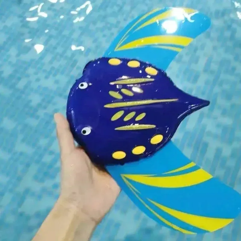 Hydrodynamiczne Manta Rays Press Forward Dziecięcy basen plażowy Rozpryskiwanie się wody Zagraj w model wody Zabawki rybne