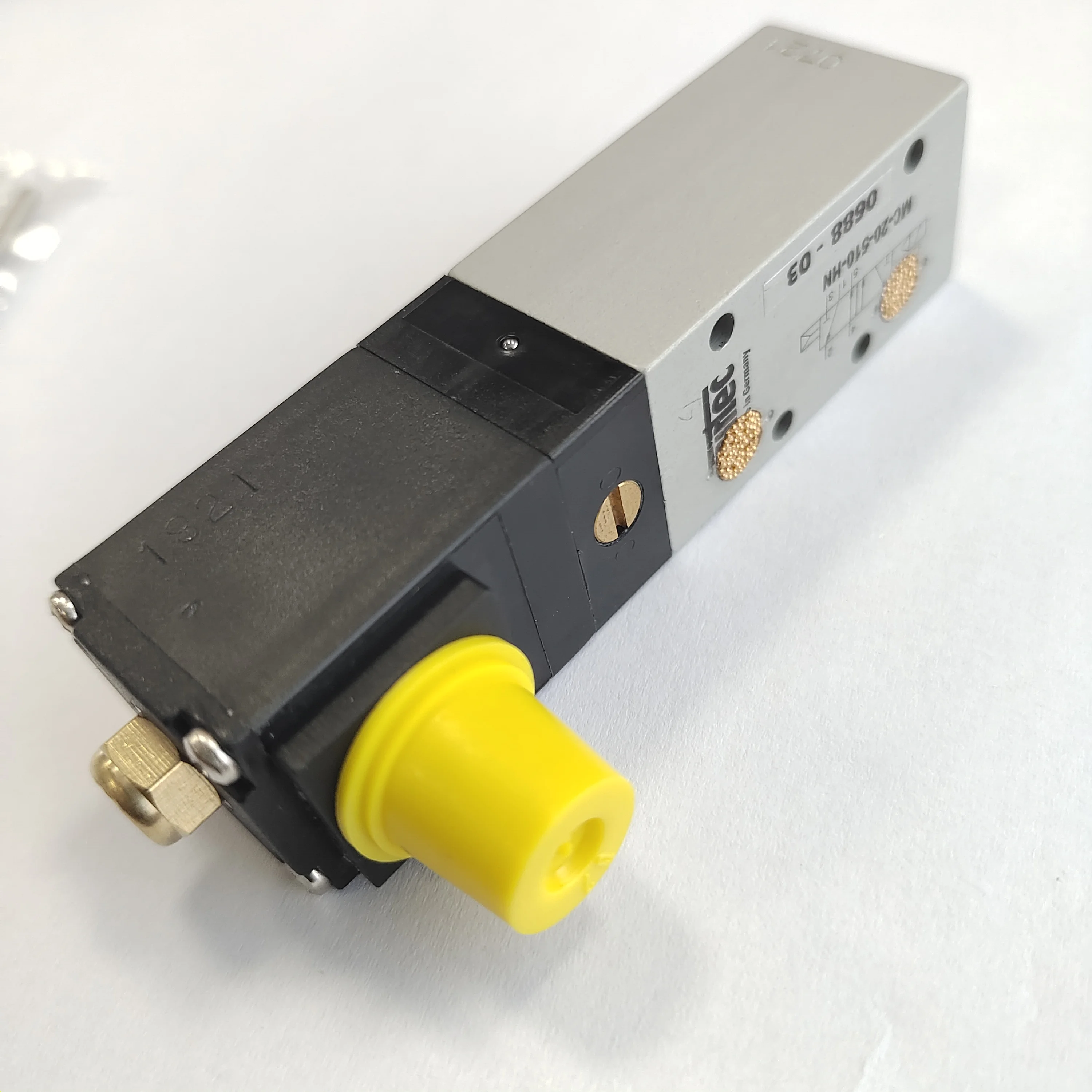 

IN CH0688-02 /0688-03-412 Solenoid Valve for Man Roland Printing Machine