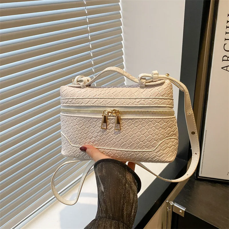 

​ ​ Лето 2022, женская однотонная тканая сумка-коробка, маленький квадратный кошелек, стильная повседневная сумка через плечо для поездок на работу ​