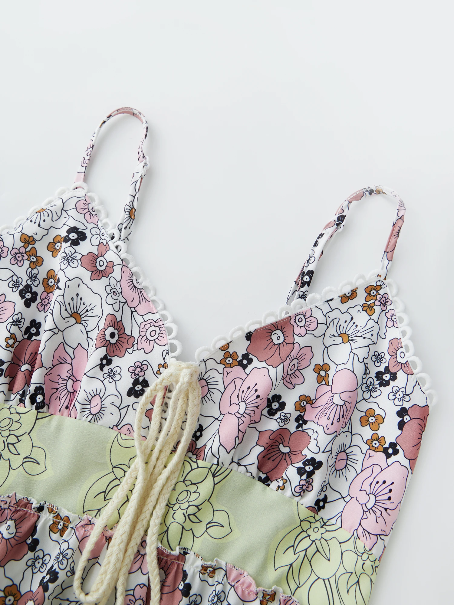 ผู้หญิงดอกไม้ยาว Cami ชุด Tie-up พู่ลึก V คอสายสปาเก็ตตี้ Backless ฉัตรชุดสําหรับปาร์ตี้ทุกวัน