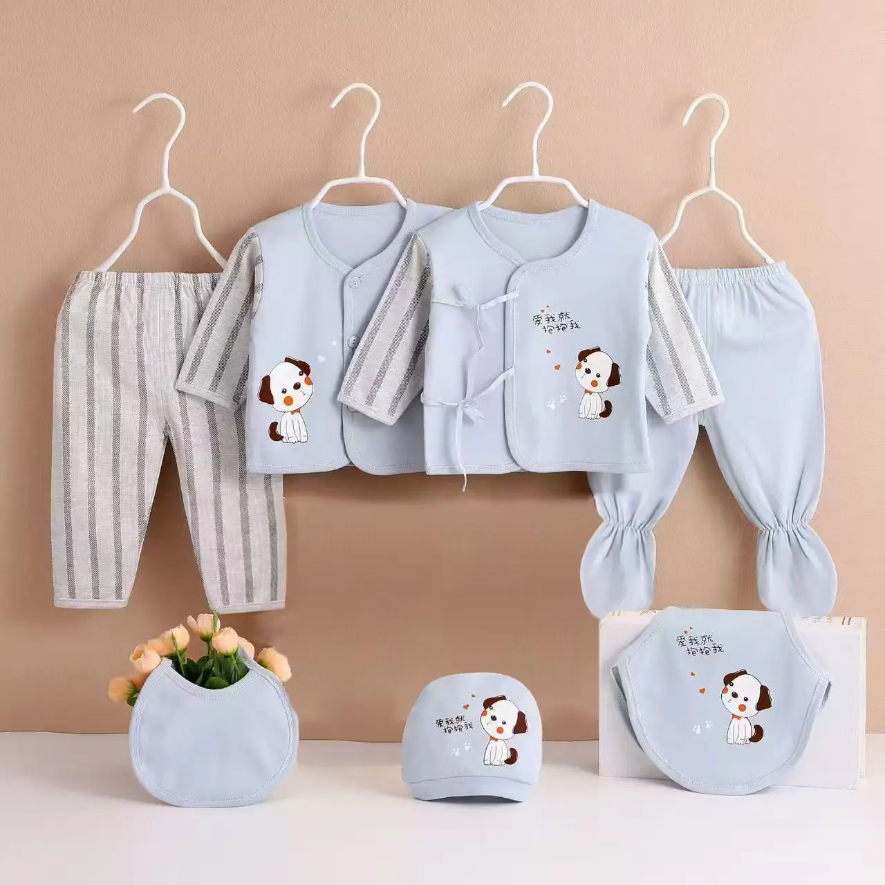 

7 шт., весенние вещи для новорожденных, одежда для малышей, милая хлопковая футболка с героями мультфильмов + штаны + шапки, комплект одежды для маленьких мальчиков и девочек