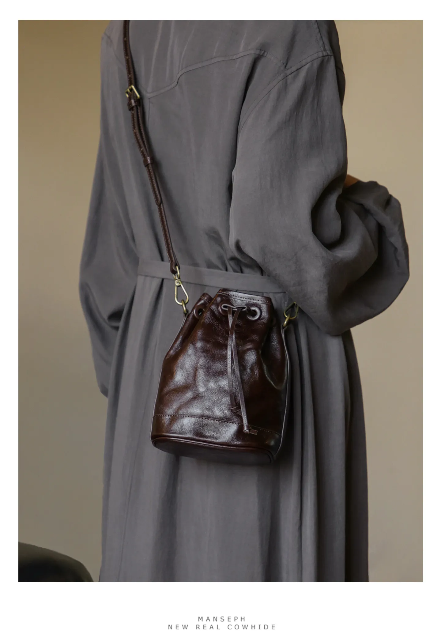 Handgefertigte Damenhandtasche aus pflanzlich gegerbtem Leder, lässige Designer-Umhängetasche aus echtem Leder, multifunktionale Schulter- und Crossbody-Tasche. – Detail 1