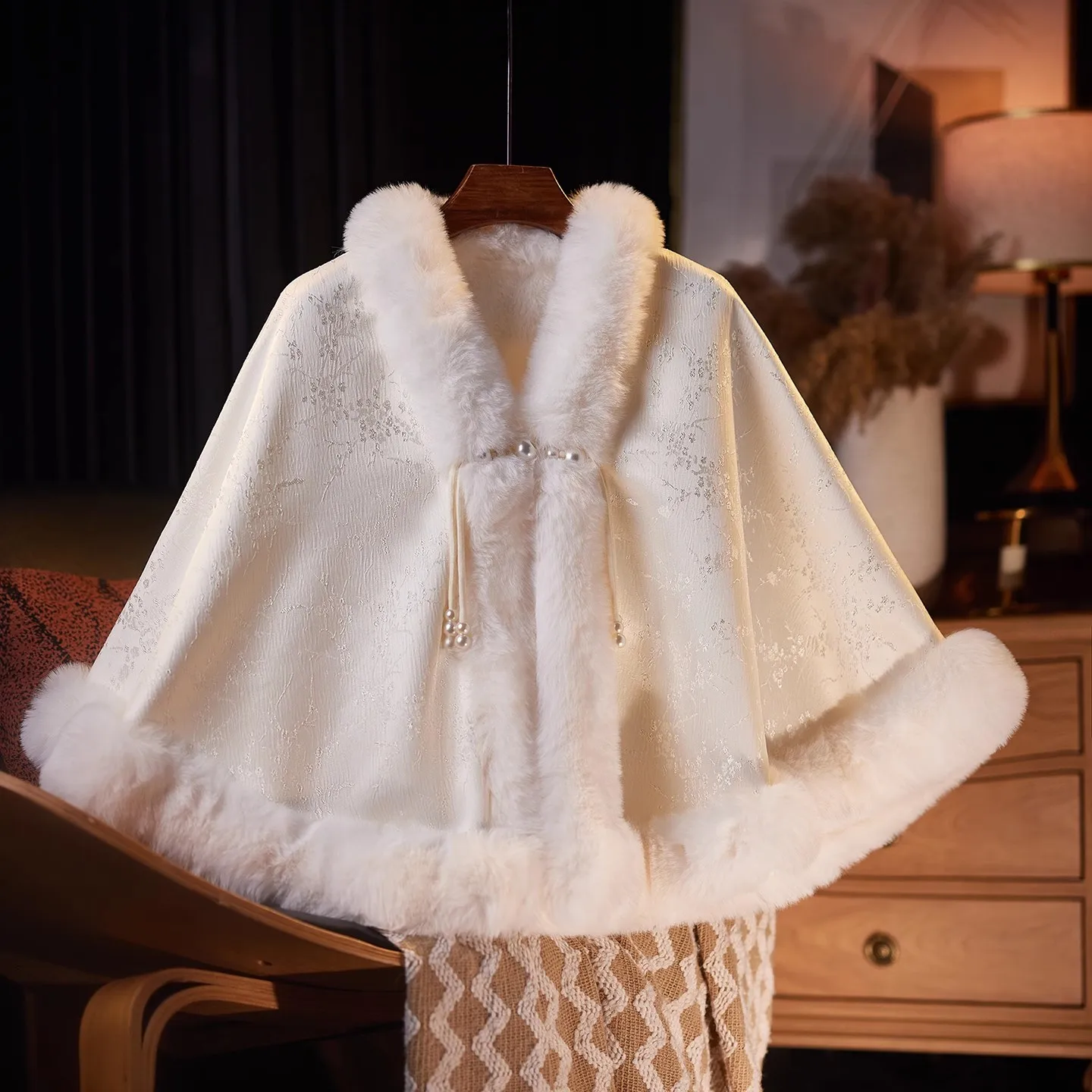 

Women's Autumn Winter Vintage Thicken Warm Faux Fur Pashmina Female Autumn Winter Shawl Cloak Winter White Collar R3504