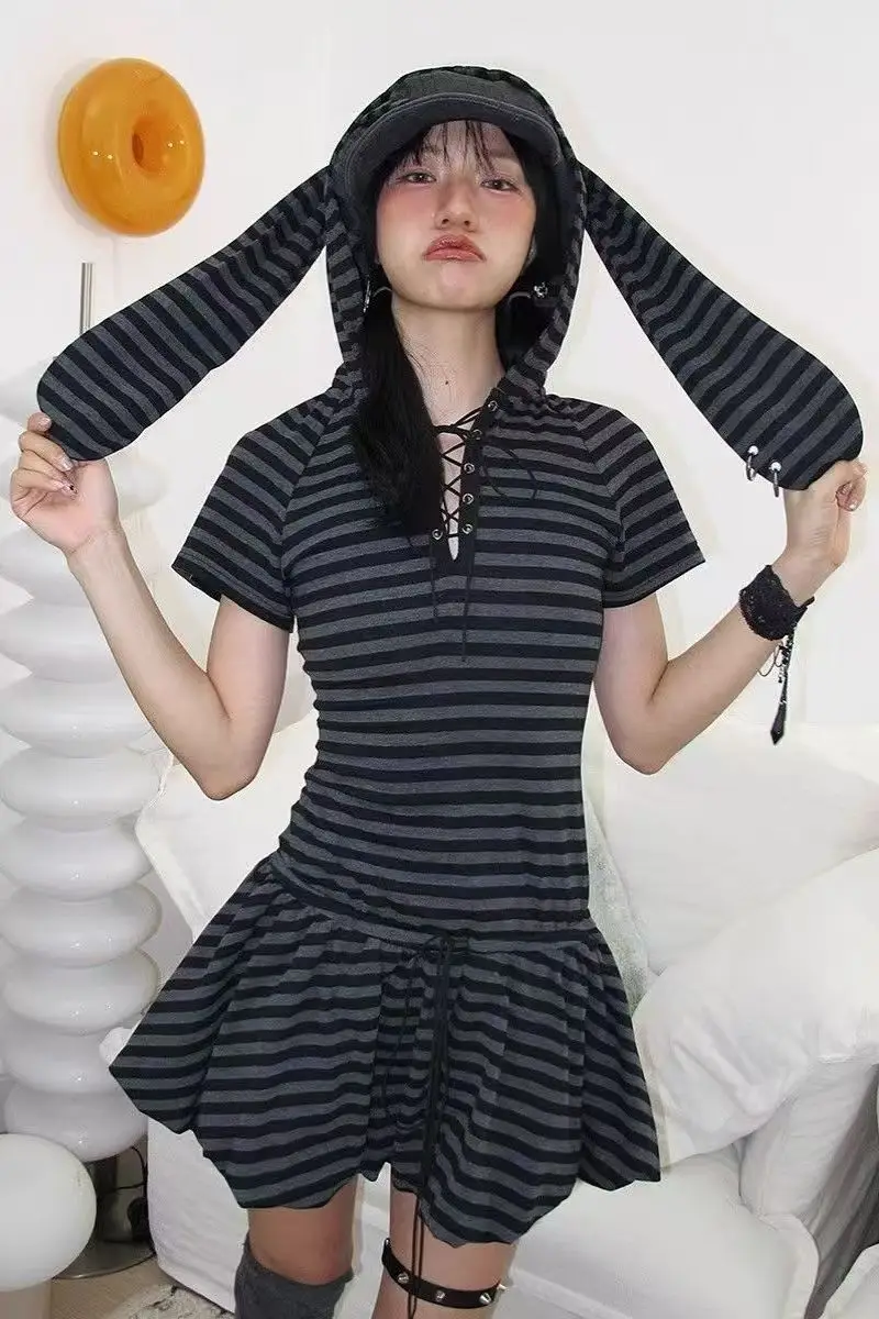 vestido-3d-con-orejas-de-conejo-rayas-negras-y-grises-nuevo-vestido-de-verano-antiedad-estilo-y2k-con-cintura-ajustada-y-voluminoso