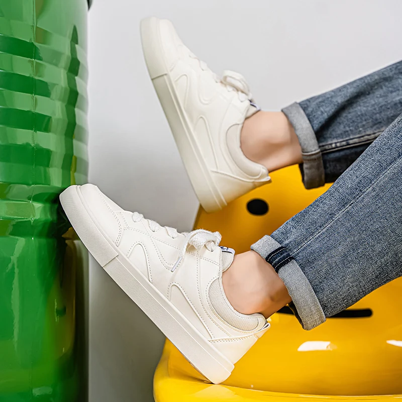 Sepatu Pria Baru Musim Panas Sepatu Pria Bertali Modis Sepatu Kasual Kulit Desainer Sepatu Lari Pria Luar Ruangan Nyaman Tenis 2025