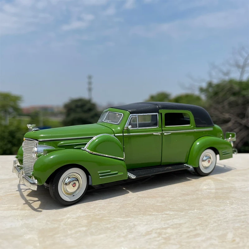 1:32 Scale Cadillac Classic Car Simulation Alloy Model Static Display Collectible Toy Gift Decration Souvenir Decration