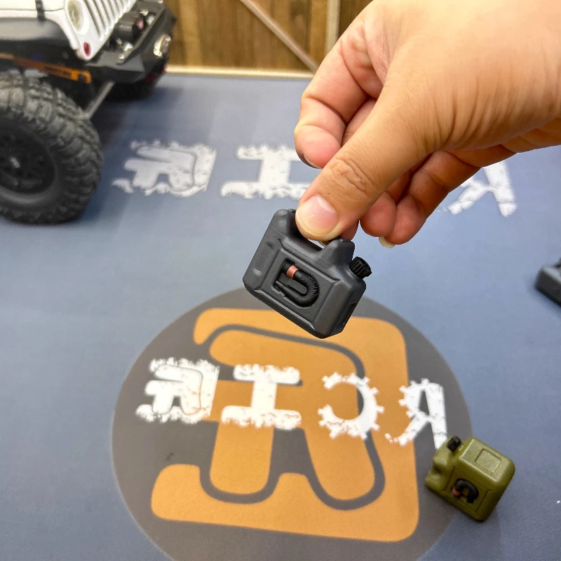 Simulation Luggage Rack Decoration Camping Oil Bucket for 1/10 RC Crawler Car TRX4 Defender AXIAL SCX10 RC4WD D90 TRX6 Tank 300