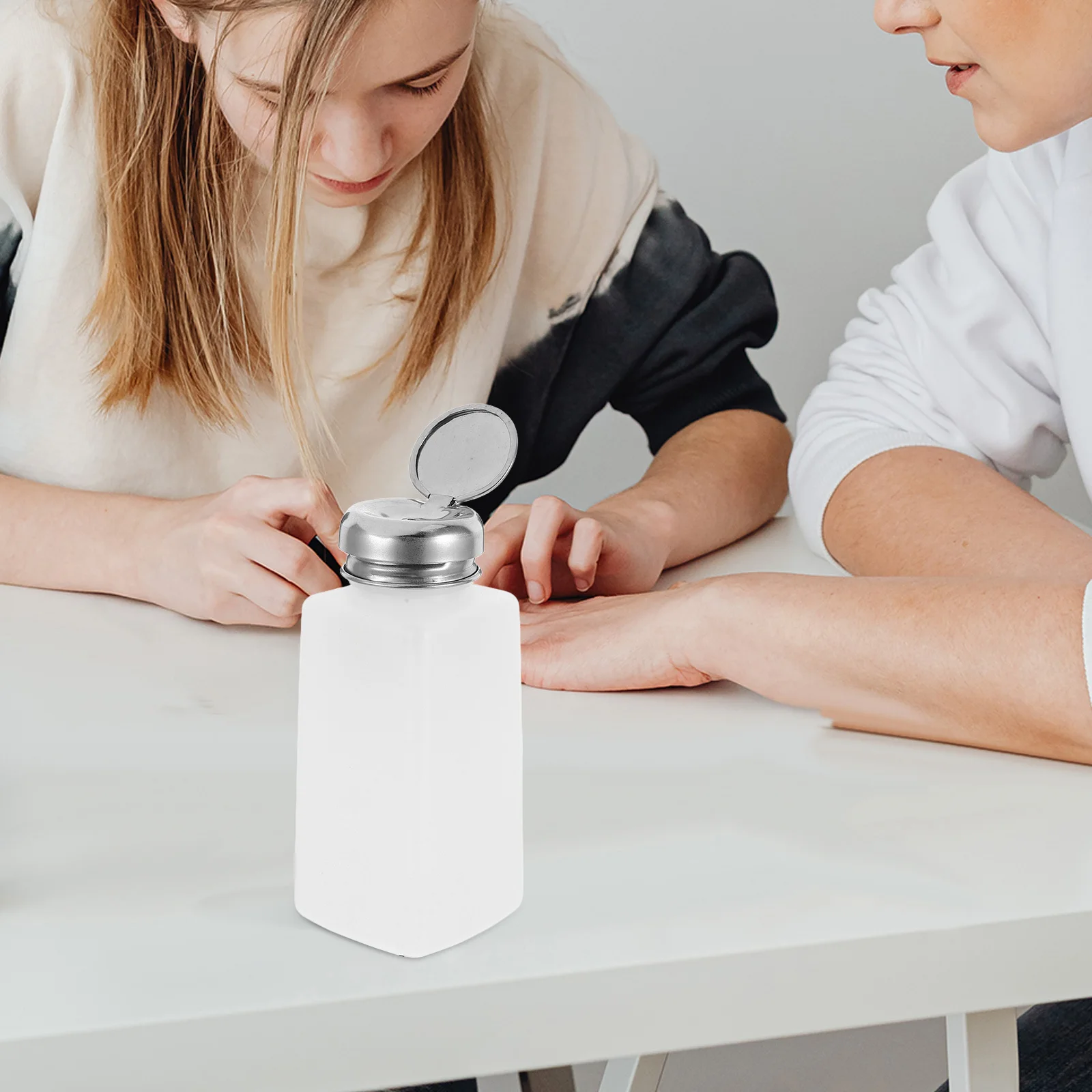 5Pcs Press Down Pump Dispenser Bottle 250ml Portable Nail Polish Remover Makeup Containers Travel Essential Oil