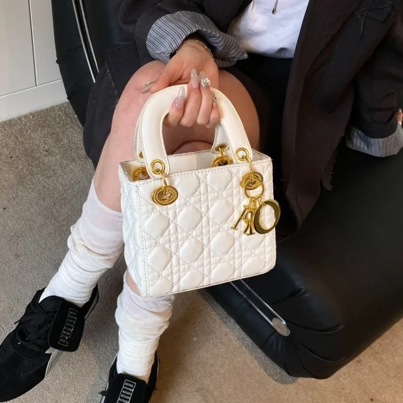 

Ladies Stylish Handbag Fashionable Design For Social Events And Personal Appointments Chic Appearance