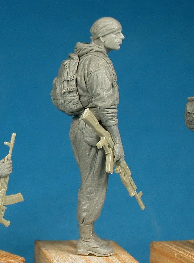 1:35 Scale Die Cast Resin Figure Model Assembly Kit Russian Volunteer Division Commander with Militia Paint  (2 People)