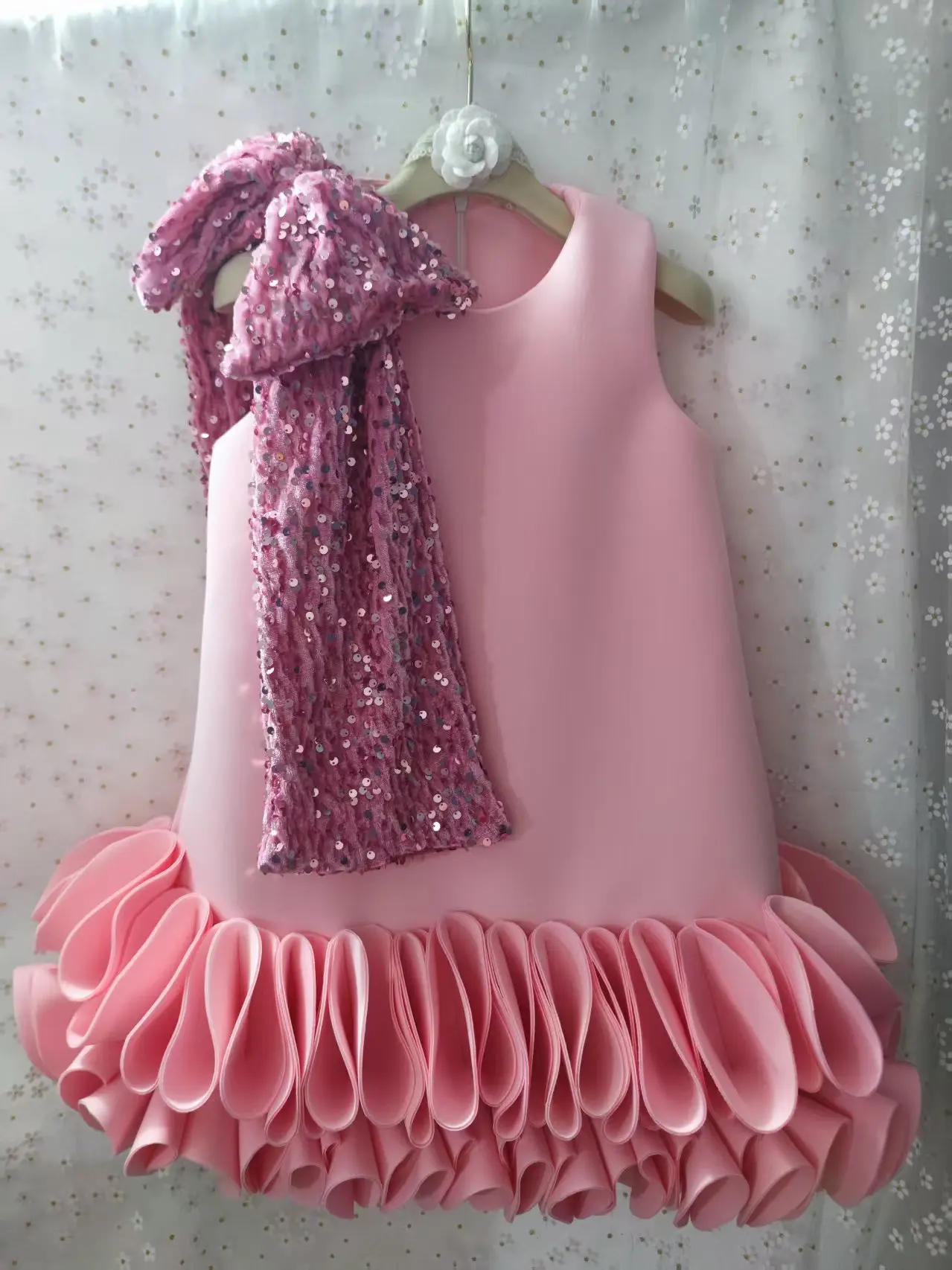 Customized Flower Girl Dress Champagne Sleeveless Tiered Tulle Applique Fit Wedding Princess Dress Holy Communion Birthday Gowns