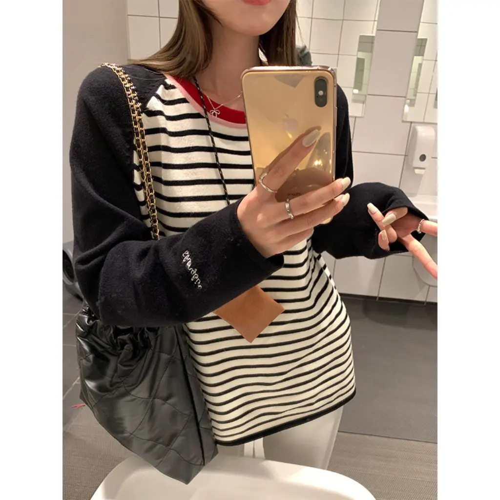 

Women's Black And White Stripe Long-Sleeved T-shirt round Neck Color Contrast Loose Slimming Pullover Top for Autumn Winter