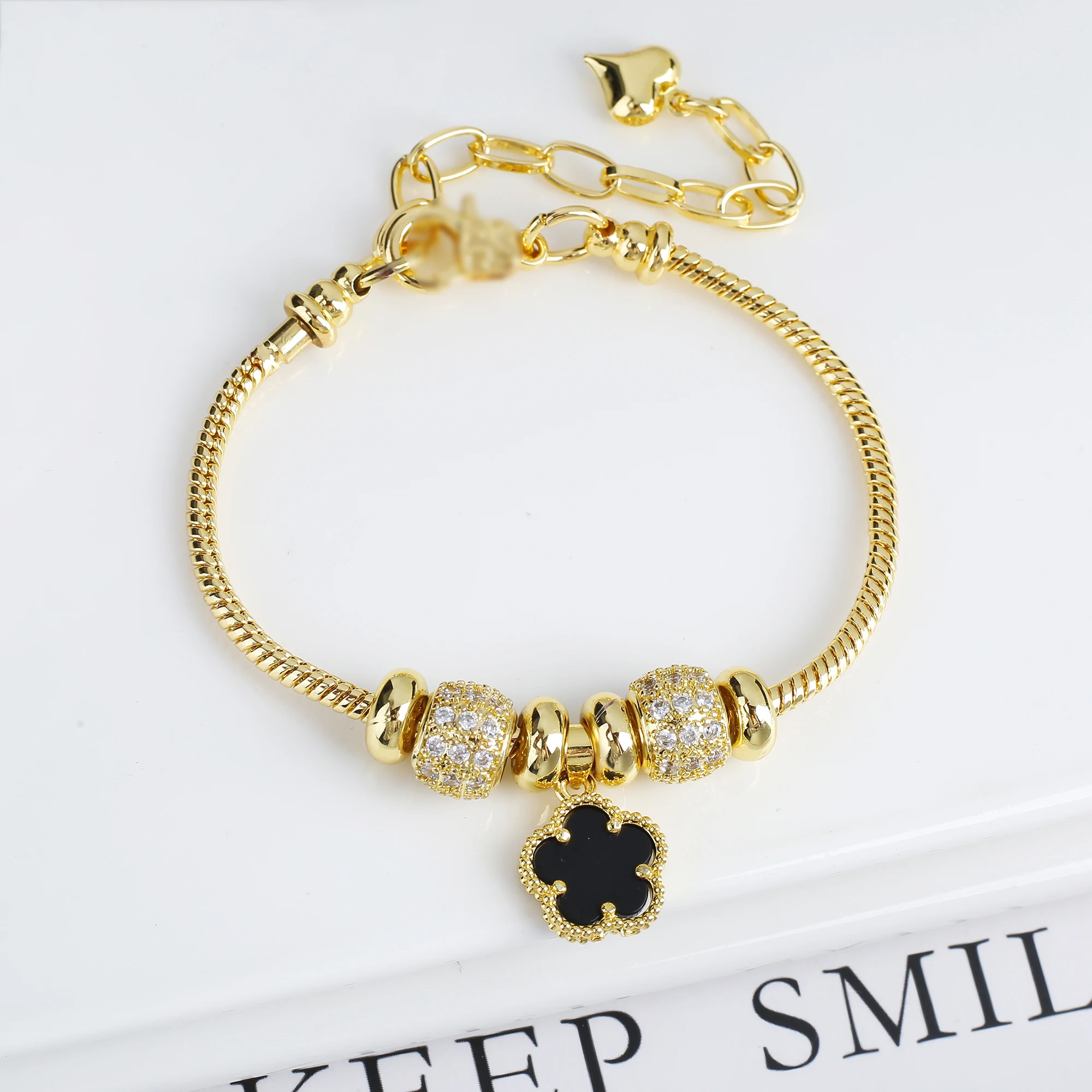 Jewelry 2024 Luxury new 5 leaf grass bracelet Women's wedding party bracelet Unique chain woven accessories