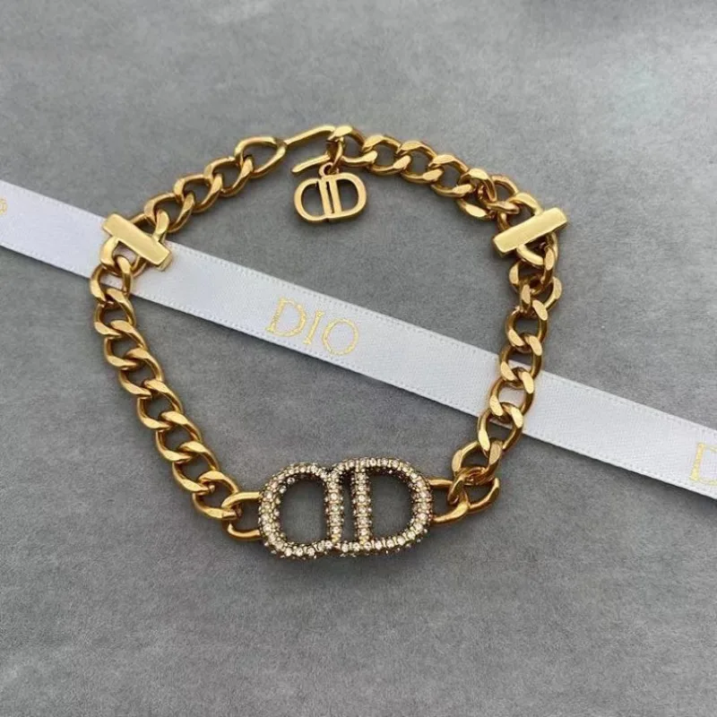 New Twist Piece Chain CD Rhinestone Necklace Fashion High Sense Niche Design Collarbone Chain