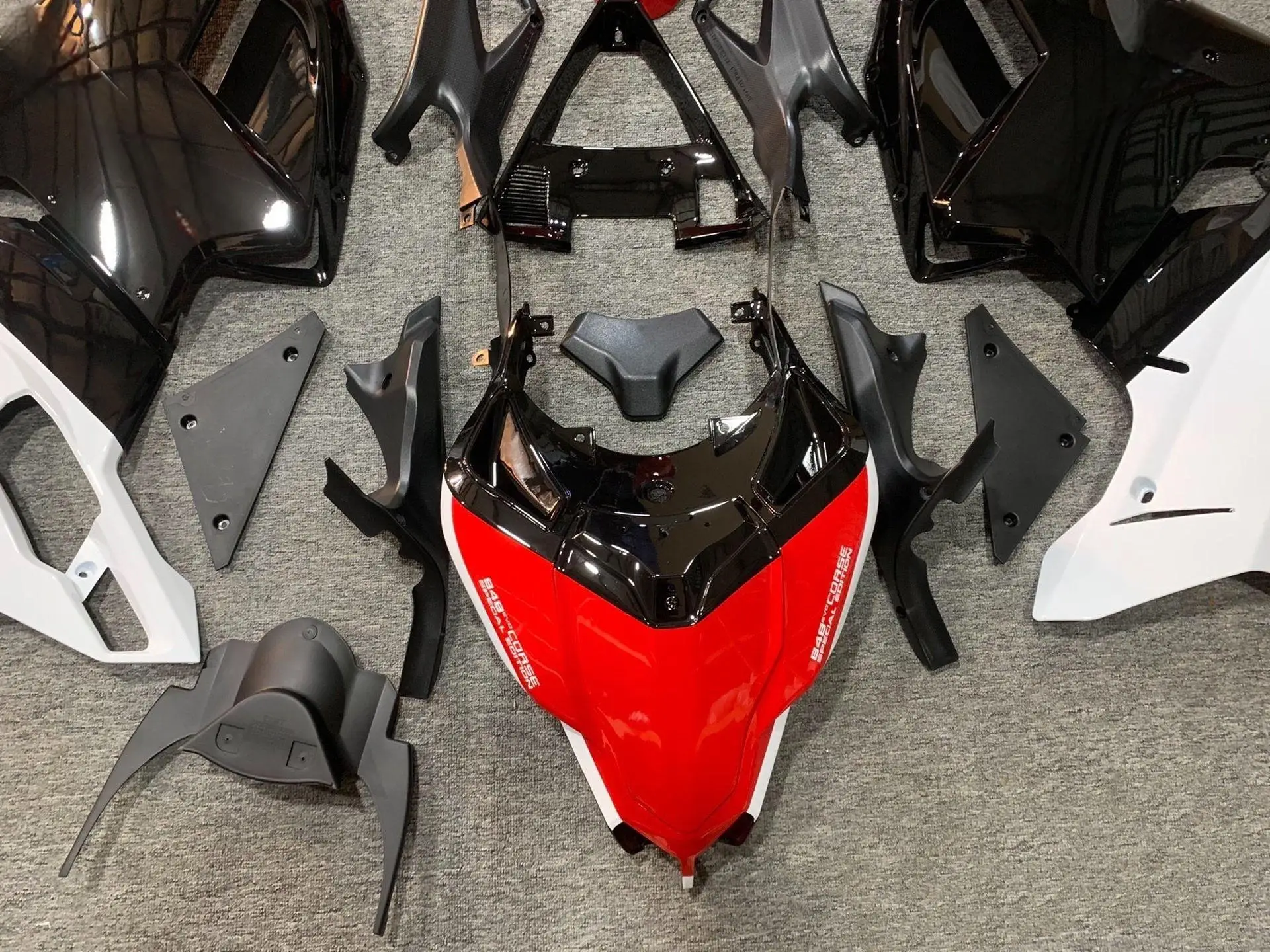 

Один комплект обтекателей мотоцикла для Ducati 848 1098 1198 2007 2008 2009 2010 2011, комплект обтекателей из АБС-пластика по индивидуальному заказу