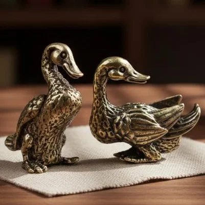 Retro Mini Brass Duck Figurine Smooth Detailed Texture Durable Metal Statue for Bedroom Desk Coffee Table Decor Holiday Gift