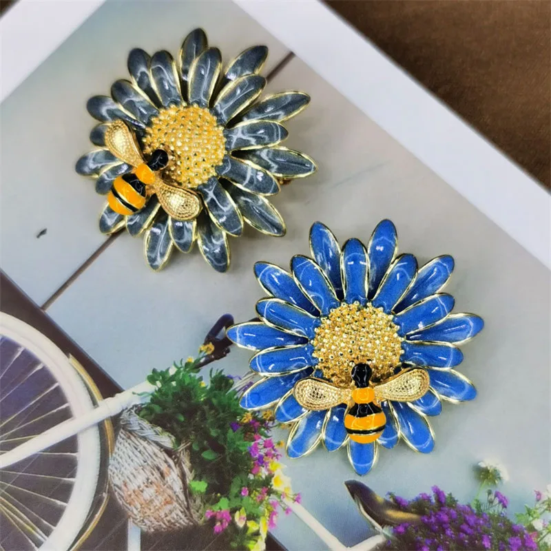 New Style Enamel Oil Drop Brooch Sunflower Daisy Bee Brooch Pin Men and Womens Brooch Jewelry Accessories Gifts