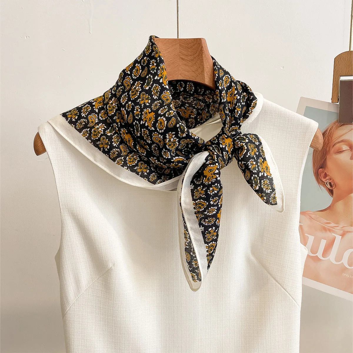 Pañuelo cuadrado retro de cachemira para mujer, bufandas de satén suave de lujo, bandanas, hiyab elegante, pañuelo para el cuello, chal de primavera, pareos de playa