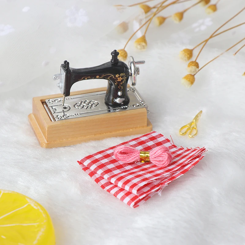 1/12 Dollhouse Miniature Sewing Machine with Scissors Thread Cloth