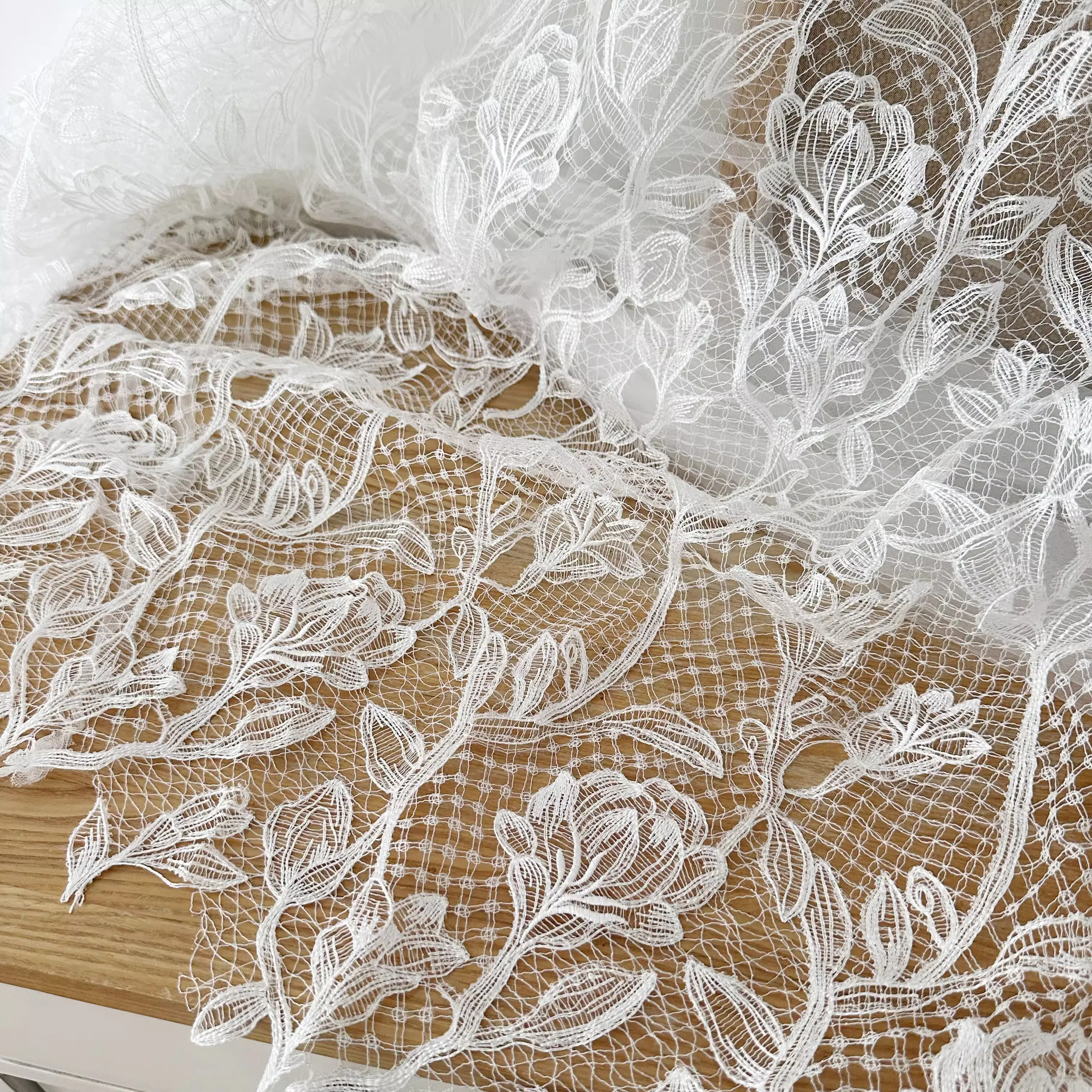 

One meter lace sewing vestidos de novia Hollow Rose stoffen per meter DIY dress veil lace accessories sewing fabric