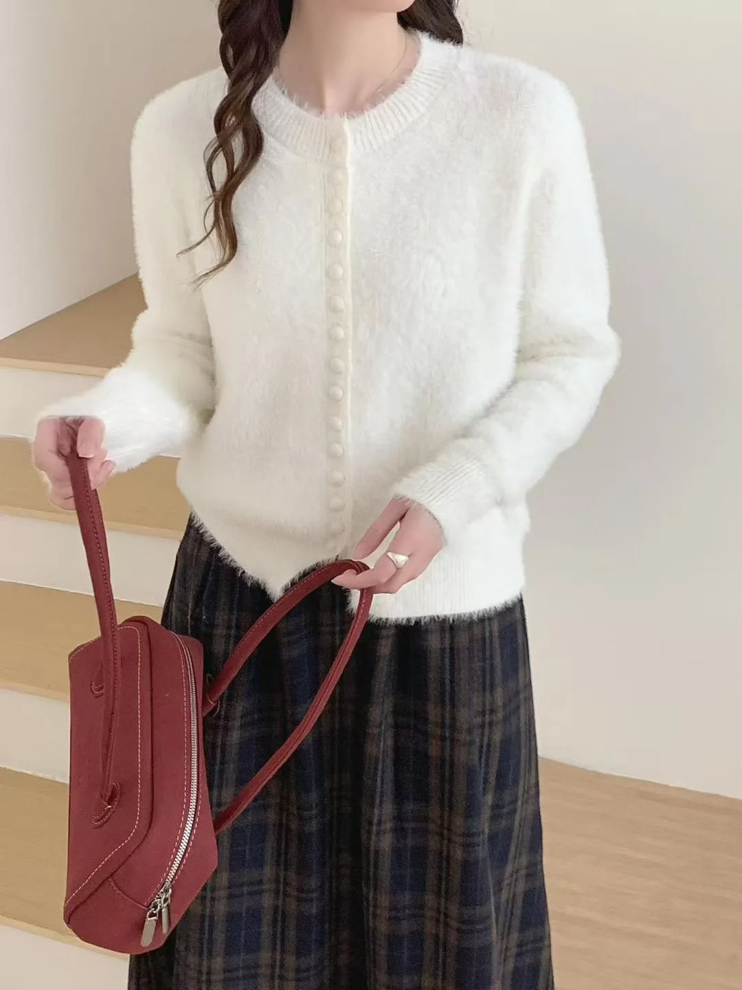 2025 خريف شتاء جديد لينة الجولة الرقبة سترة متماسكة المرأة مزاجه بسيط بلون طويلة الأكمام سترة معطف الإناث القمم #2