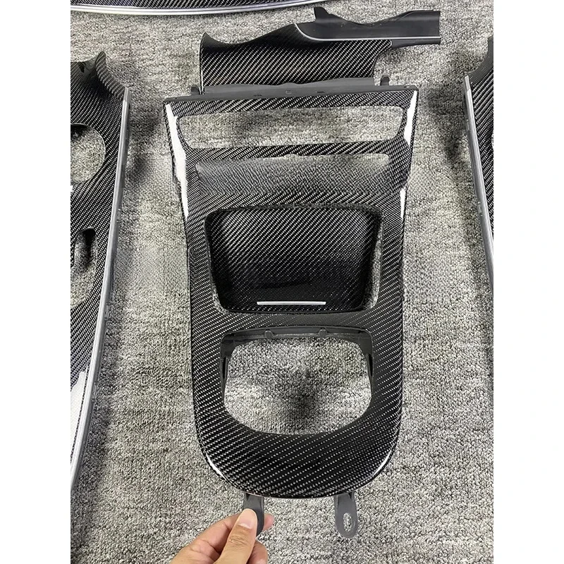 

Горячая продажа: Заводские карбоновые элементы интерьера для приборной панели автомобиля W213 (2016-2023)