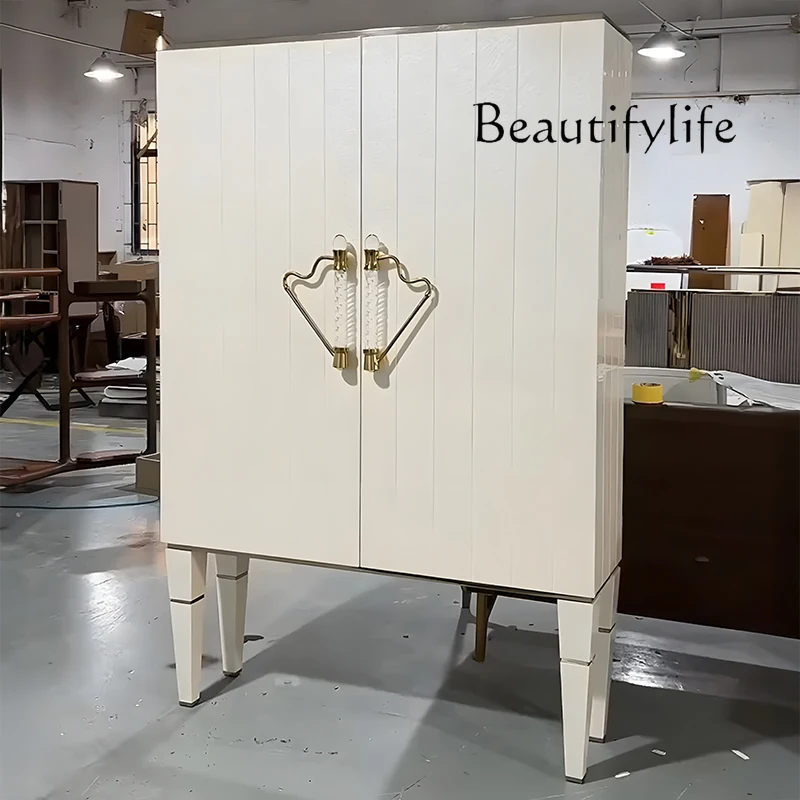 

Французский светлый роскошный винный шкаф из цельного дерева, современный простой роскошный шкаф для хранения вина, обеденный боковой шкаф у стены