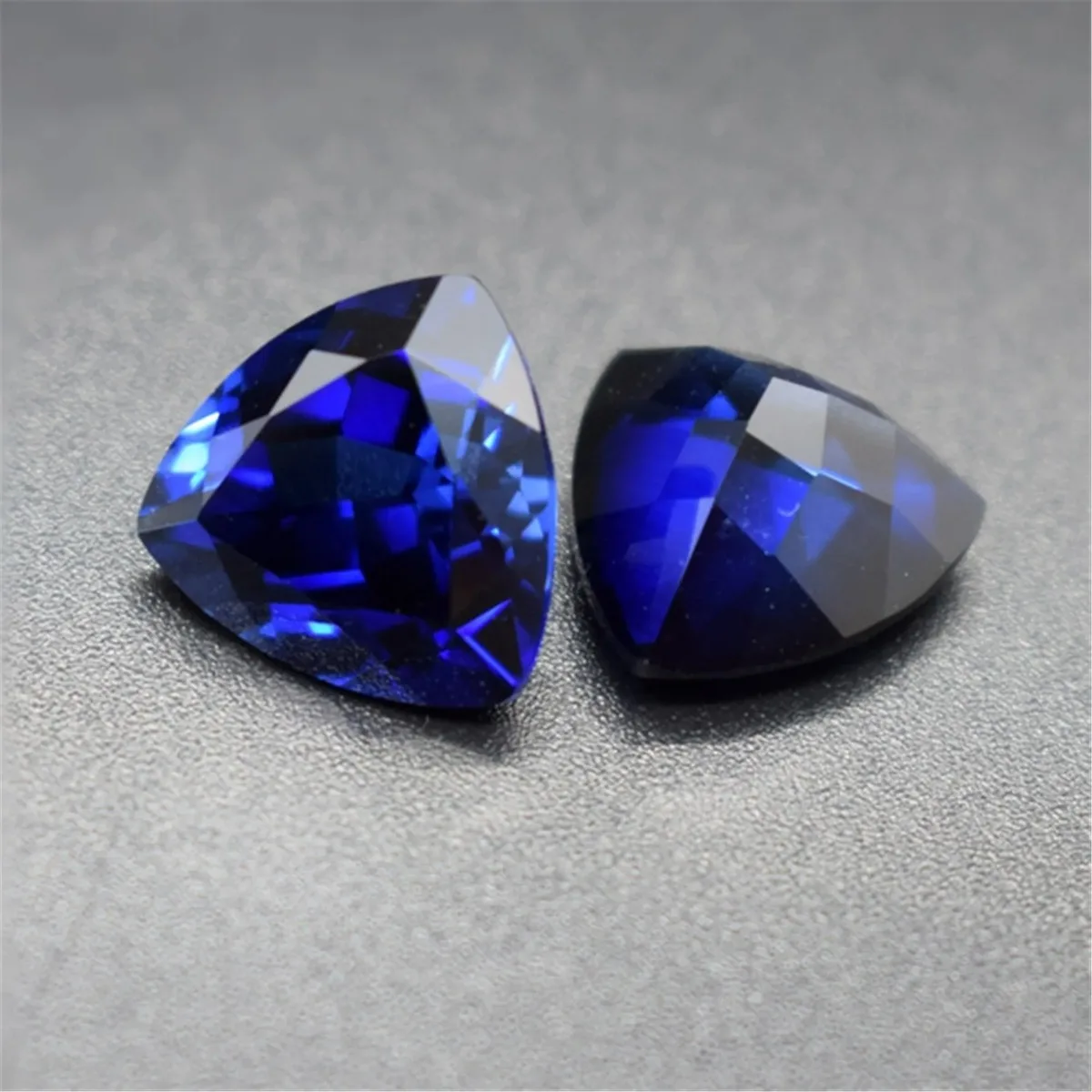 Grade AAA Cutting Sapphire Triangular Faceted Gemstone Trilliant Cut Sapphire Hardness 9 Multiple Sizes to Choose