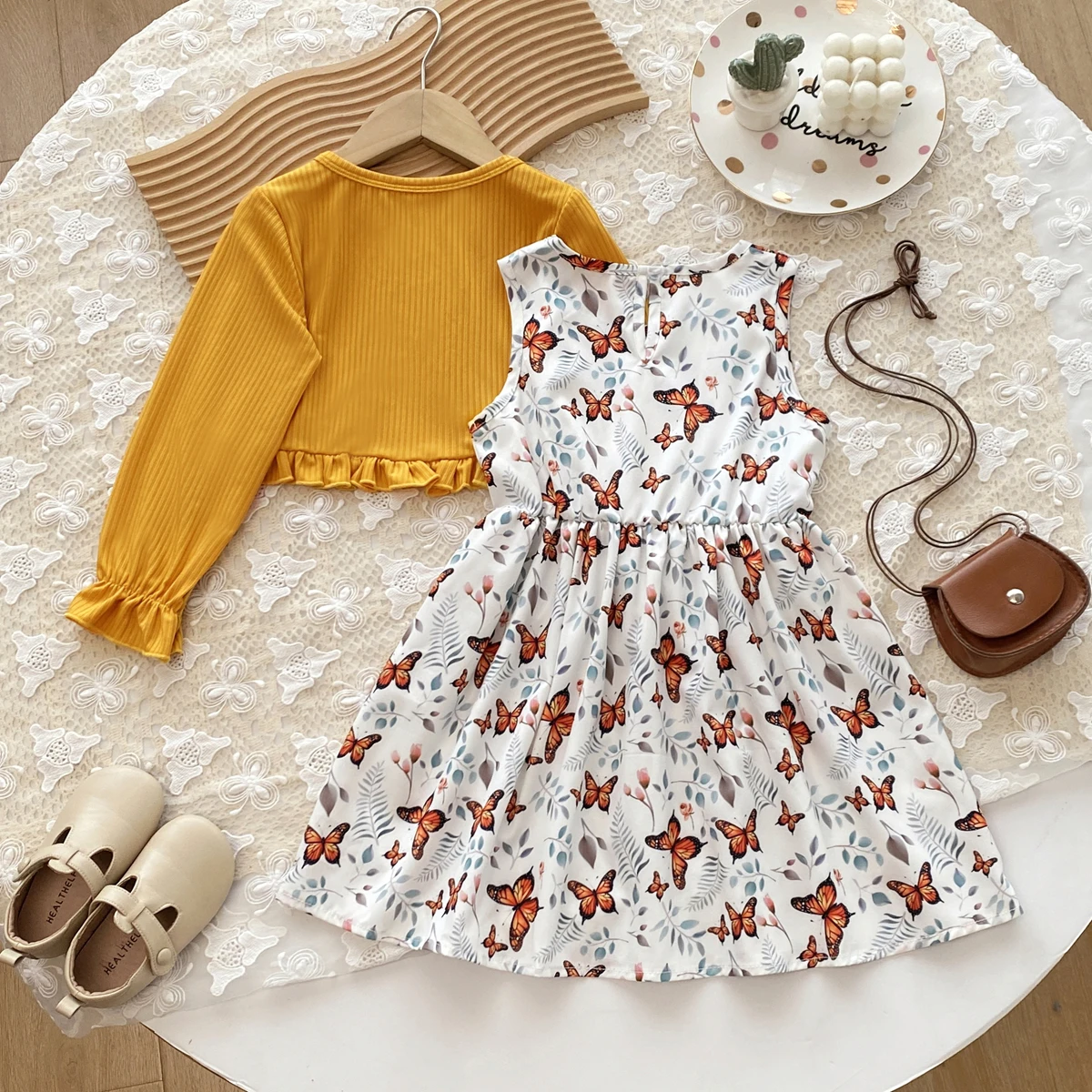 Herbstmode-Set, Kleid mit Schmetterlingsdruck, Oberteil mit Rüschen und Laternenärmeln, 2-teiliges Kinder-Set – Detail 3