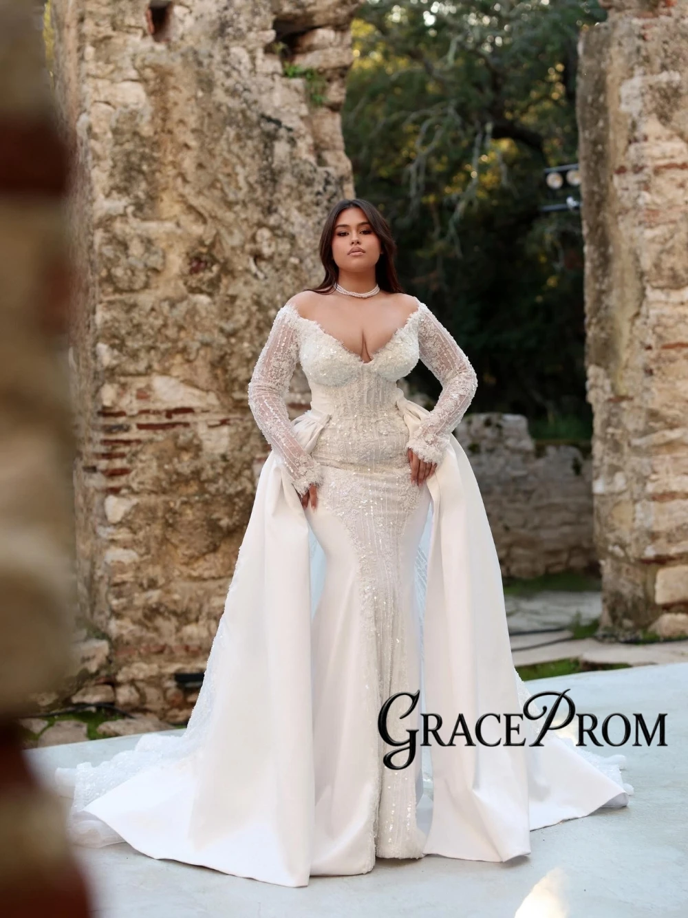 

Plus Size Shiny Mermaid Wedding Dress Sexy Deep V Neck Customized Bridal Gown Customized 2 in 1 Long Train Women Modern Wear