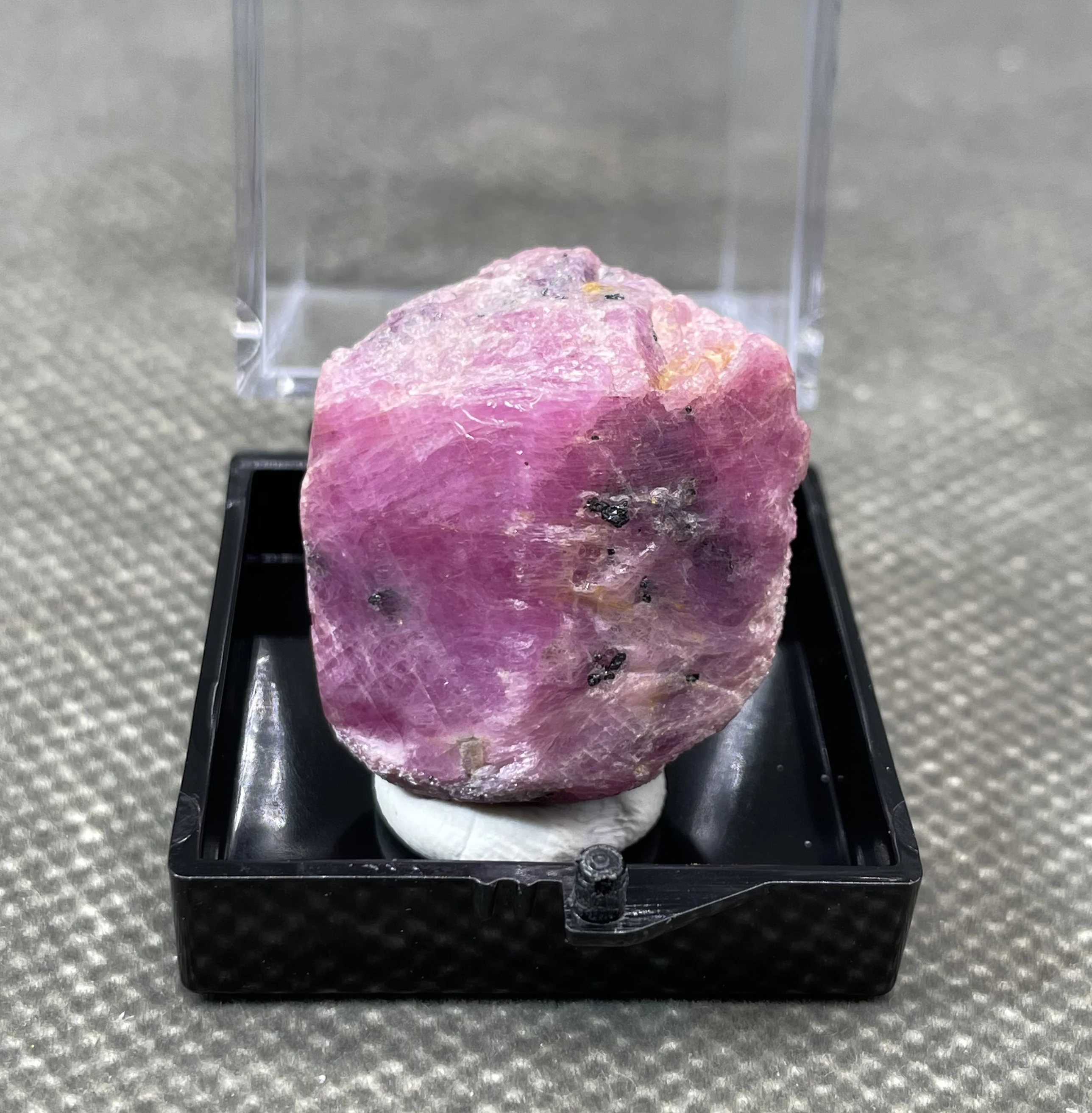 BEST! 100% natural Tanzanian fluorescence Ruby rough mineral stones and crystals healing crystals quartz+ box size 3.4cm