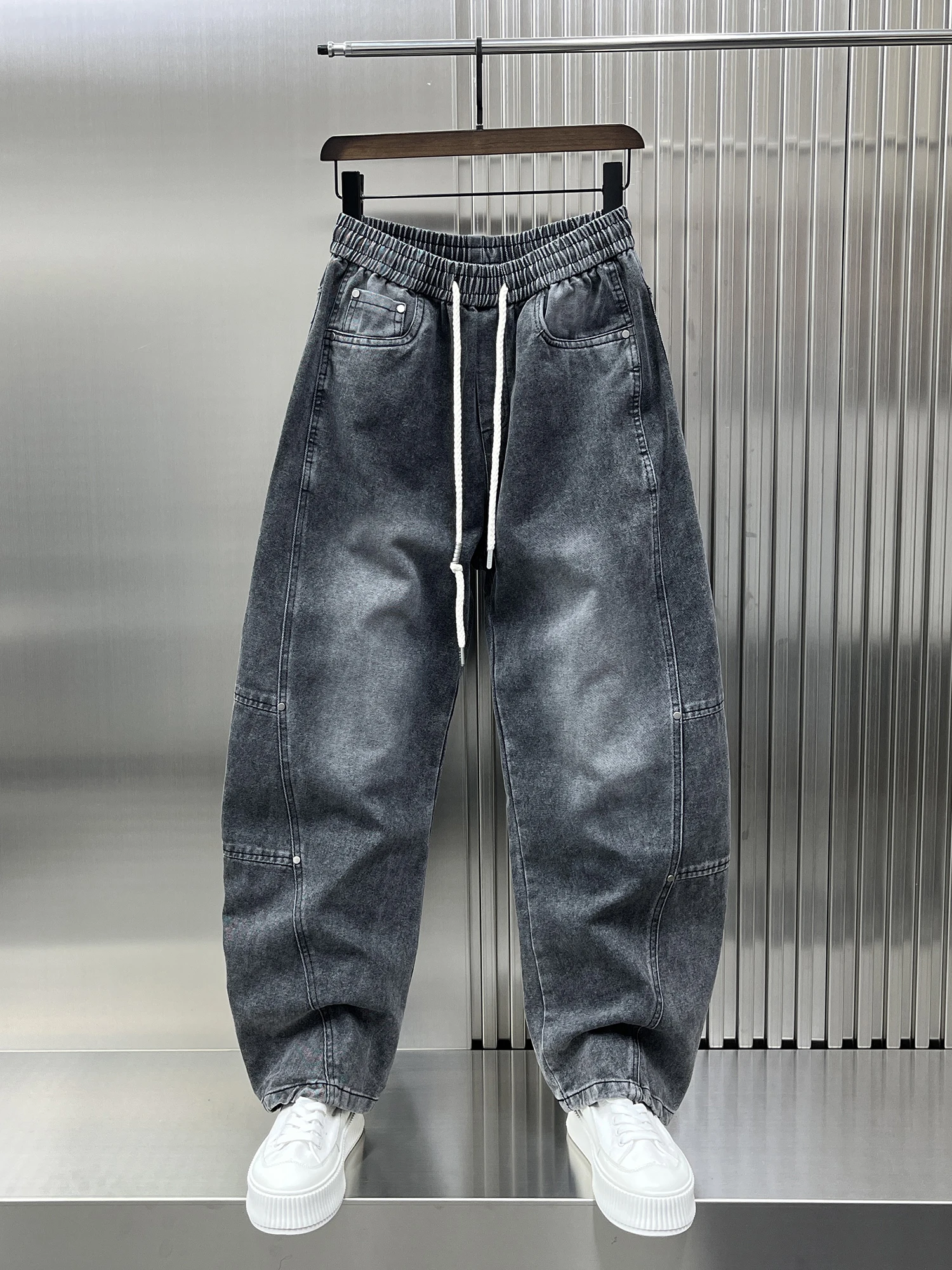 

Мужские джинсы свободного кроя прямого кроя весна 2025: молодежные, трендовые, в уличном стиле, из износостойкого денима, повседневные, прямые штанины