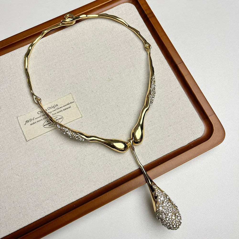 المألوف المعادن تقسم بشكل غير منتظم حجر الراين قطرة الماء قلادة طوق أنيق العصرية قلادة المرأة مجوهرات اكسسوارات