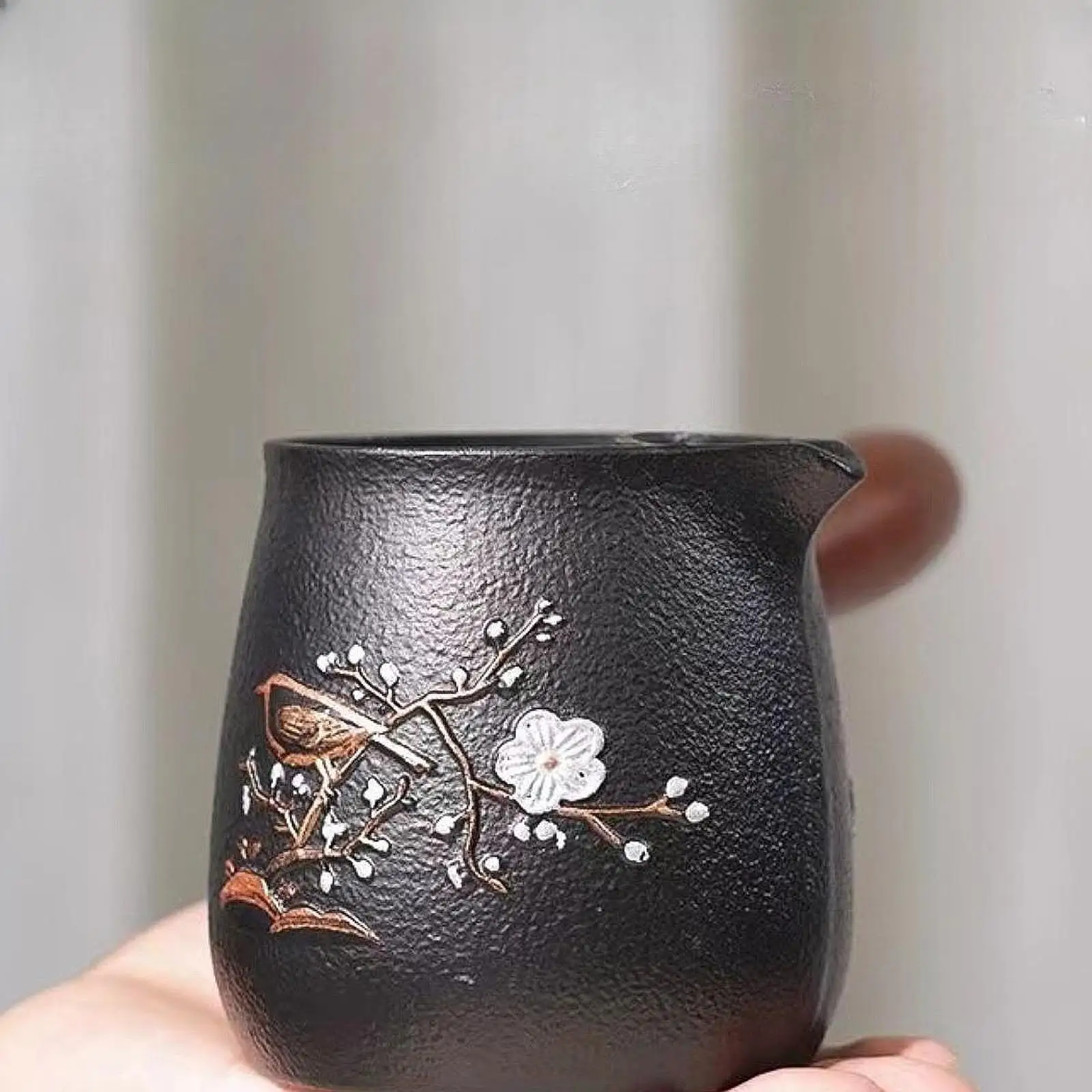 

Cast Iron Teapot Pitcher Jug 600 ml with Tea Filter with Side Handle