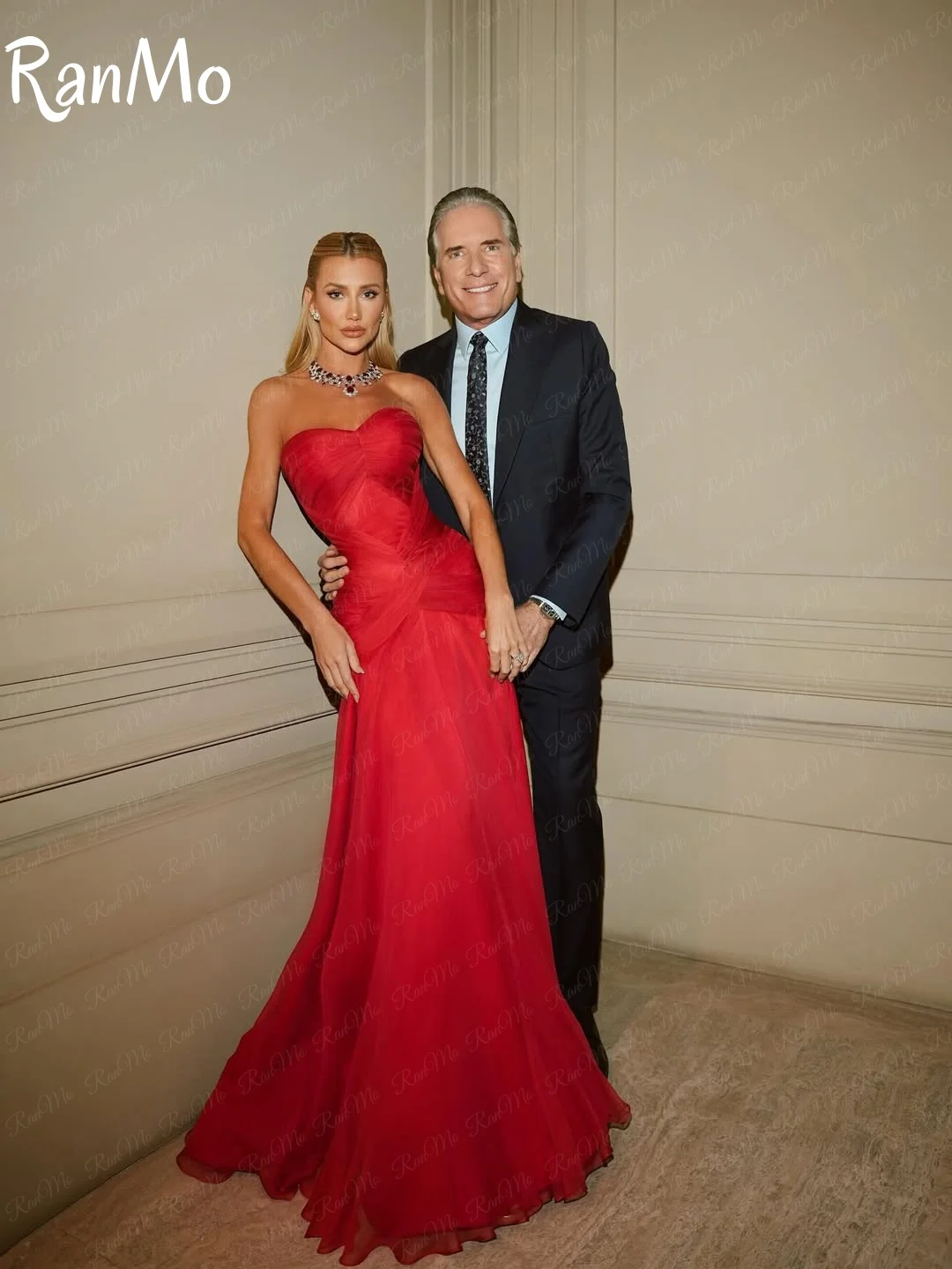 Sukienki wieczorowe Ranmo 2025, czerwone, błyszczące, z dekoltem w serce, syreni krój, plisowane, eleganckie suknie maxi na formalne okazje, studniówki i przyjęcia, szyte na miarę.