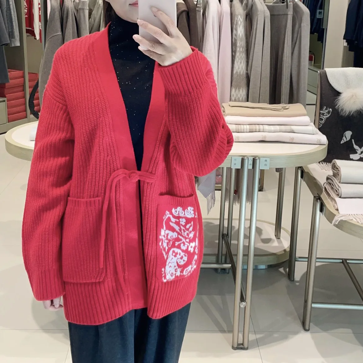 Red sweater women's autumn and winter V-neck jacquard decorative plate buckle knitted sweater cardigan 51c-PB