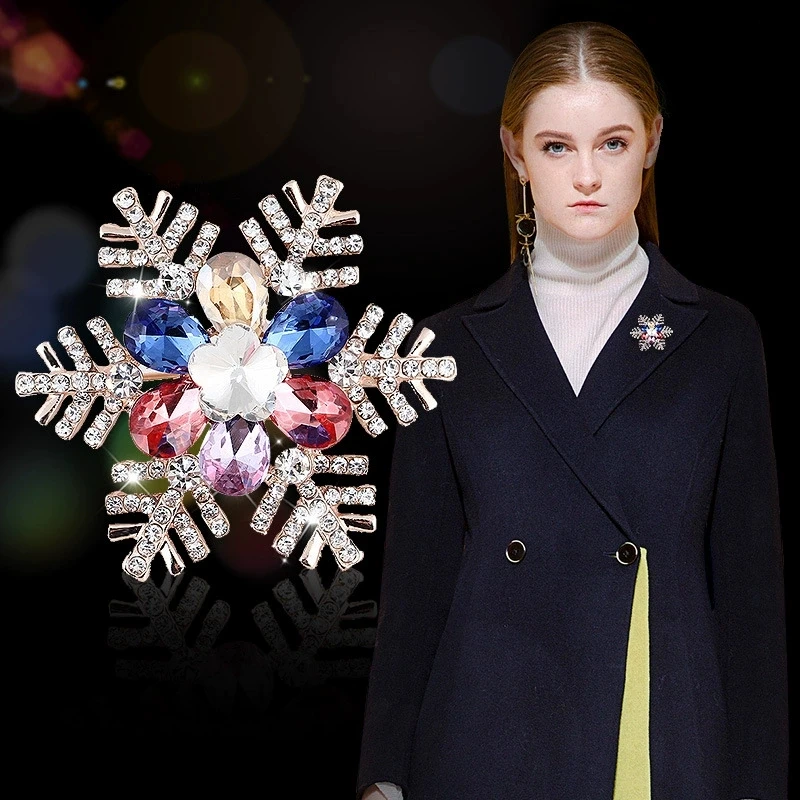 

Personalized Fashion Alloy Rhinestone Snowflake Brooch Christmas Decoration Brooch Trendy Versatile Clothing Accessories