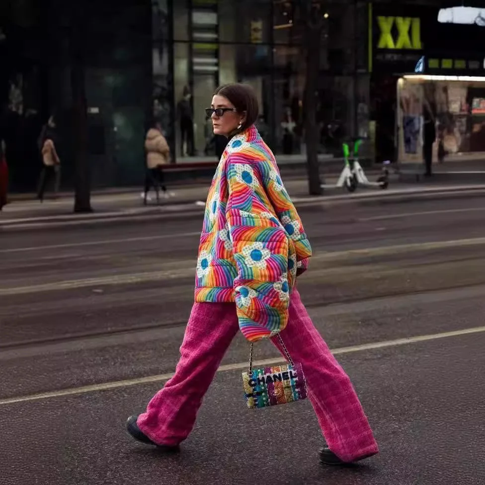 Nuova giacca in cotone alla moda con fiori arcobaleno autunno e inverno per cardigan caldo da donna