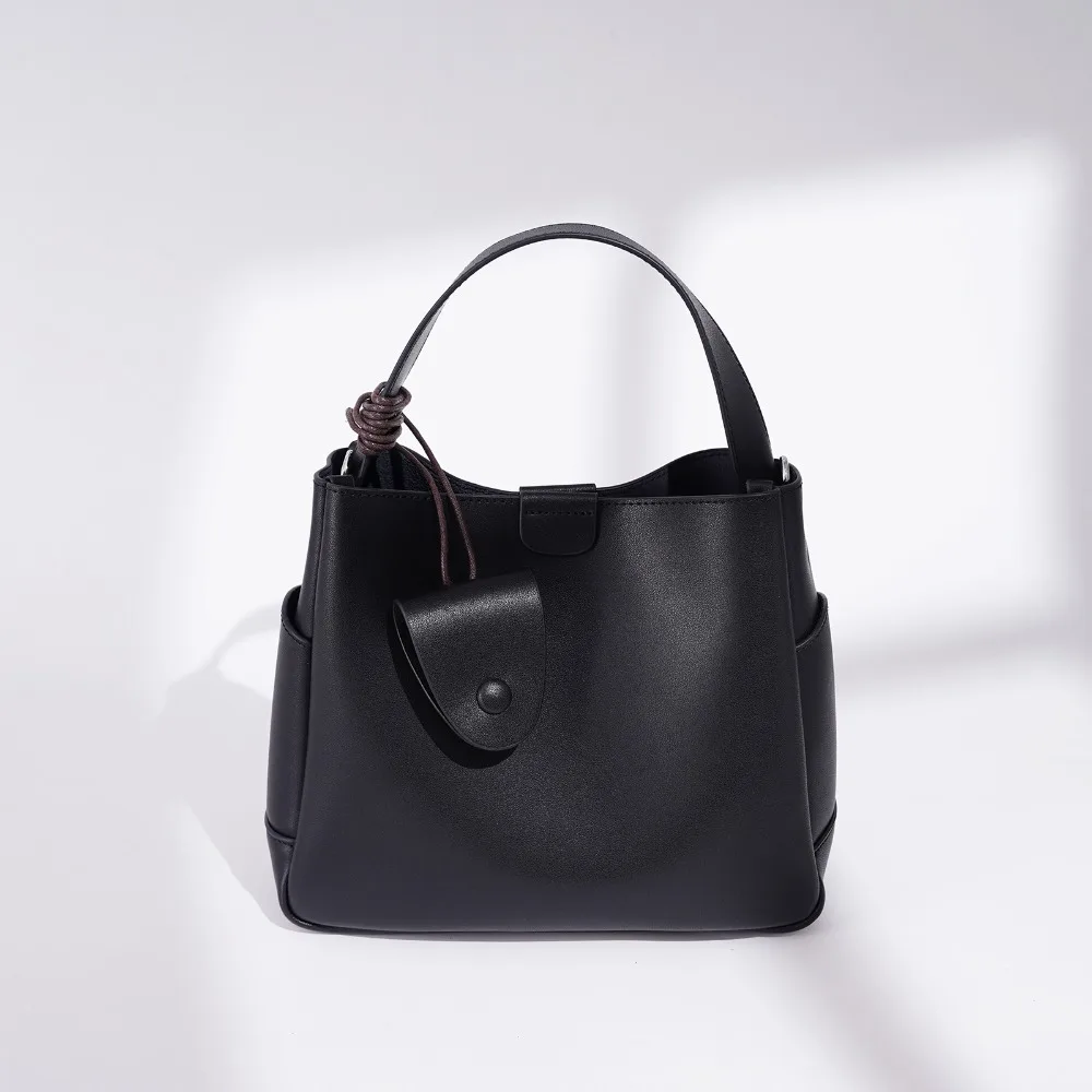 

Сумка женская 2026: высококачественная, ретро, простая, для повседневной носки, вместительная, с текстурой, модный нишевый дизайн, изысканная, для ежедневной жизни