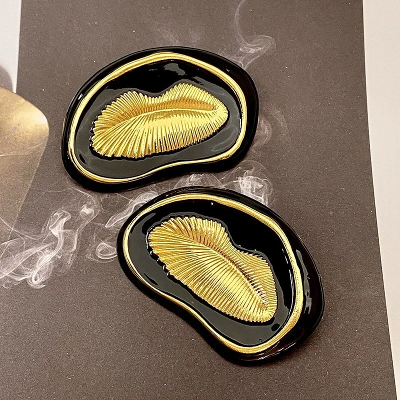 Fashion Jewelry Vintage Temperament Lip Shaped Earrings For Women Party Gifts Exaggerative Ear Accessories 2024 Trend New