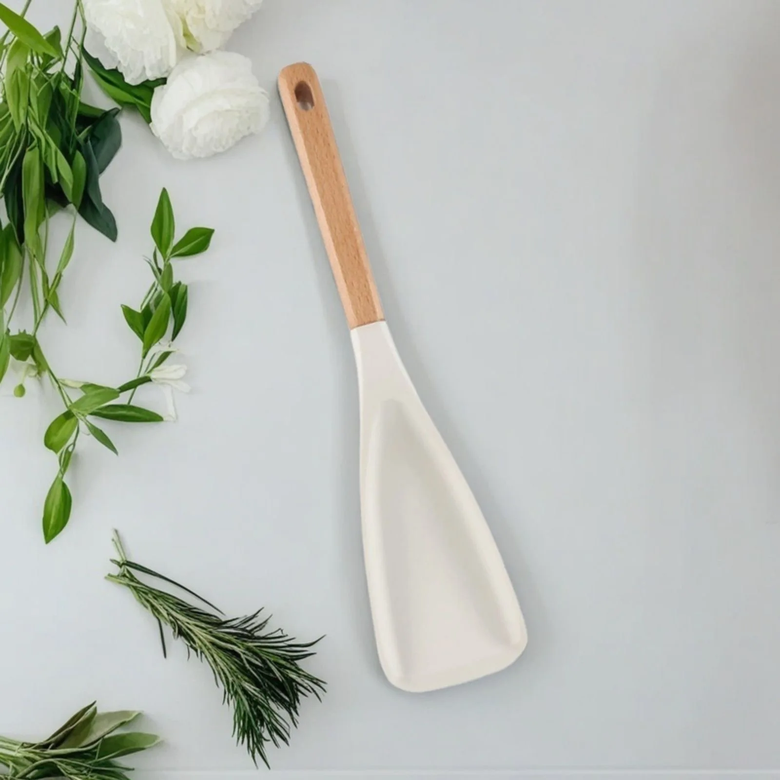 Silicone Spatula with Wooden Handle, High Temperature Resistant Silicone Kitchen Utensil for Home Cooking, Non-Stick and Non-Damaging to the Pan, Special Silicone Spatula 1Pcs