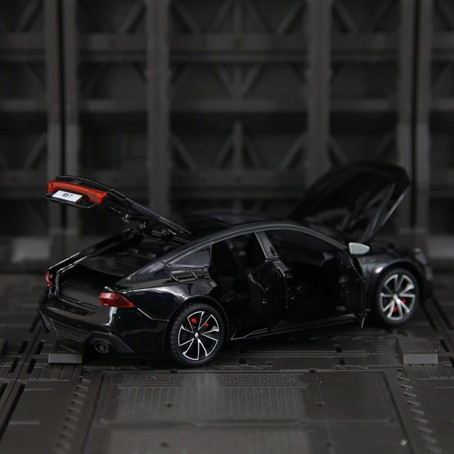 Portas modelo de carro em liga Audi RS7 1:32 em ambos os lados que podem ser abertas, e o capô dianteiro e da porta do porta-malas também podem ser abertas