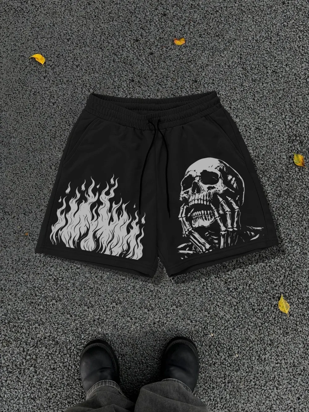 

European and American men's summer flame skull print comfortable and breathable drawstring shorts for outdoor leisure vacation