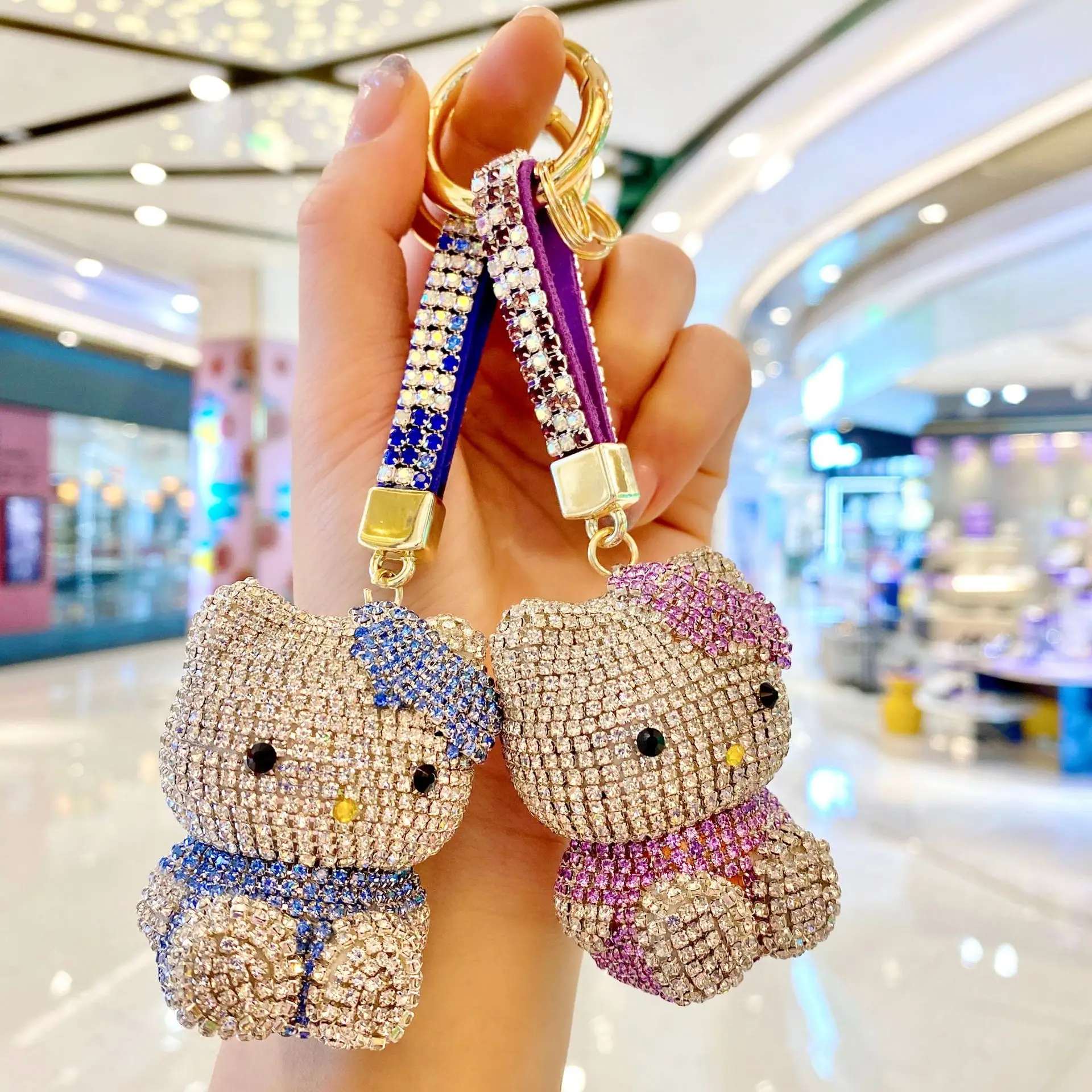 Diamond-encrusted cat key chain fashion lady purse pendant cute doll car key chain ring small gifts