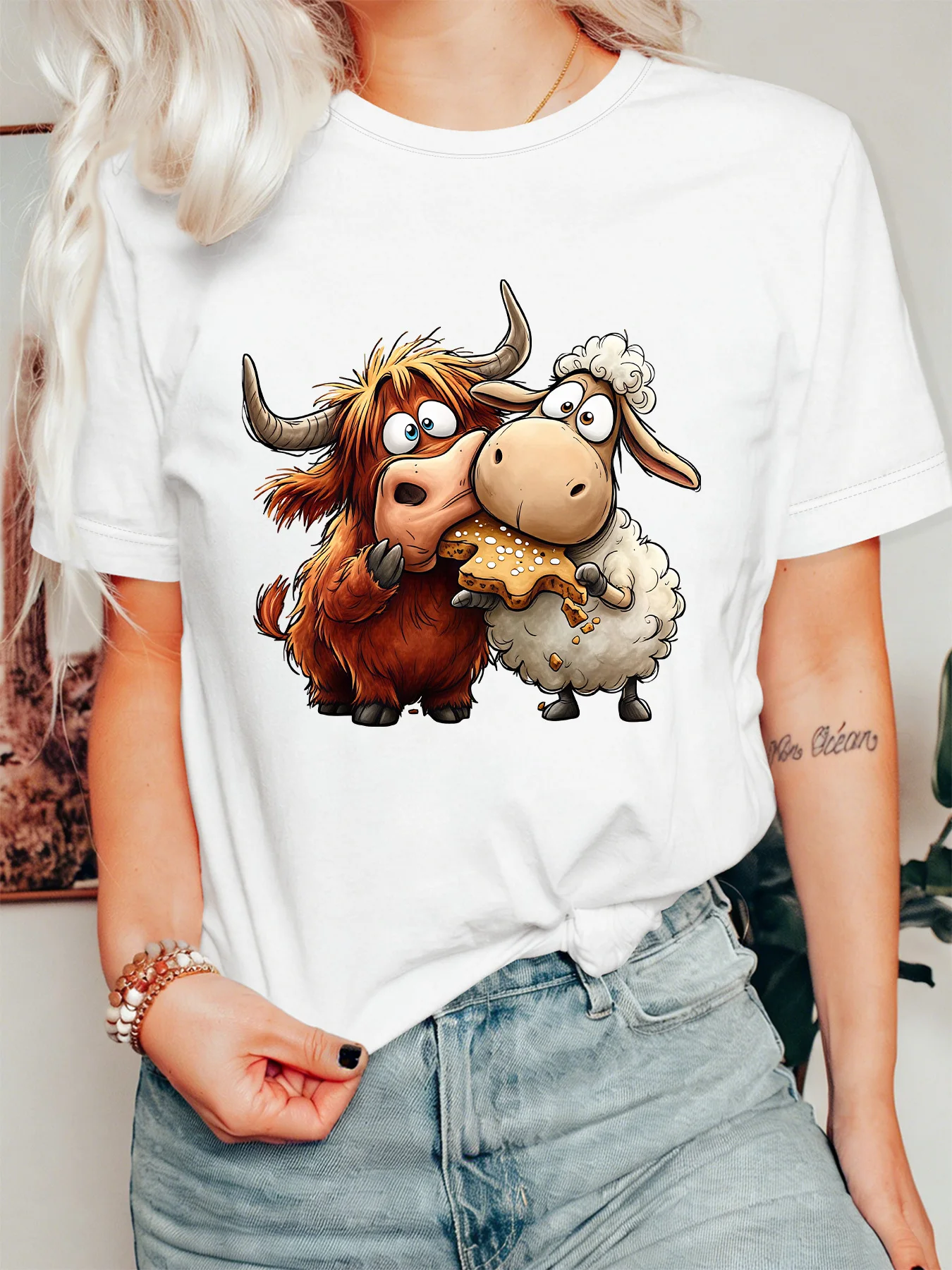 Cute Highland Cow Sheep Sharing Cookie Womens Crew Neck Short Sleeve T Shirt Farm Animal Cartoon Casual Graphic Tees For Ladies