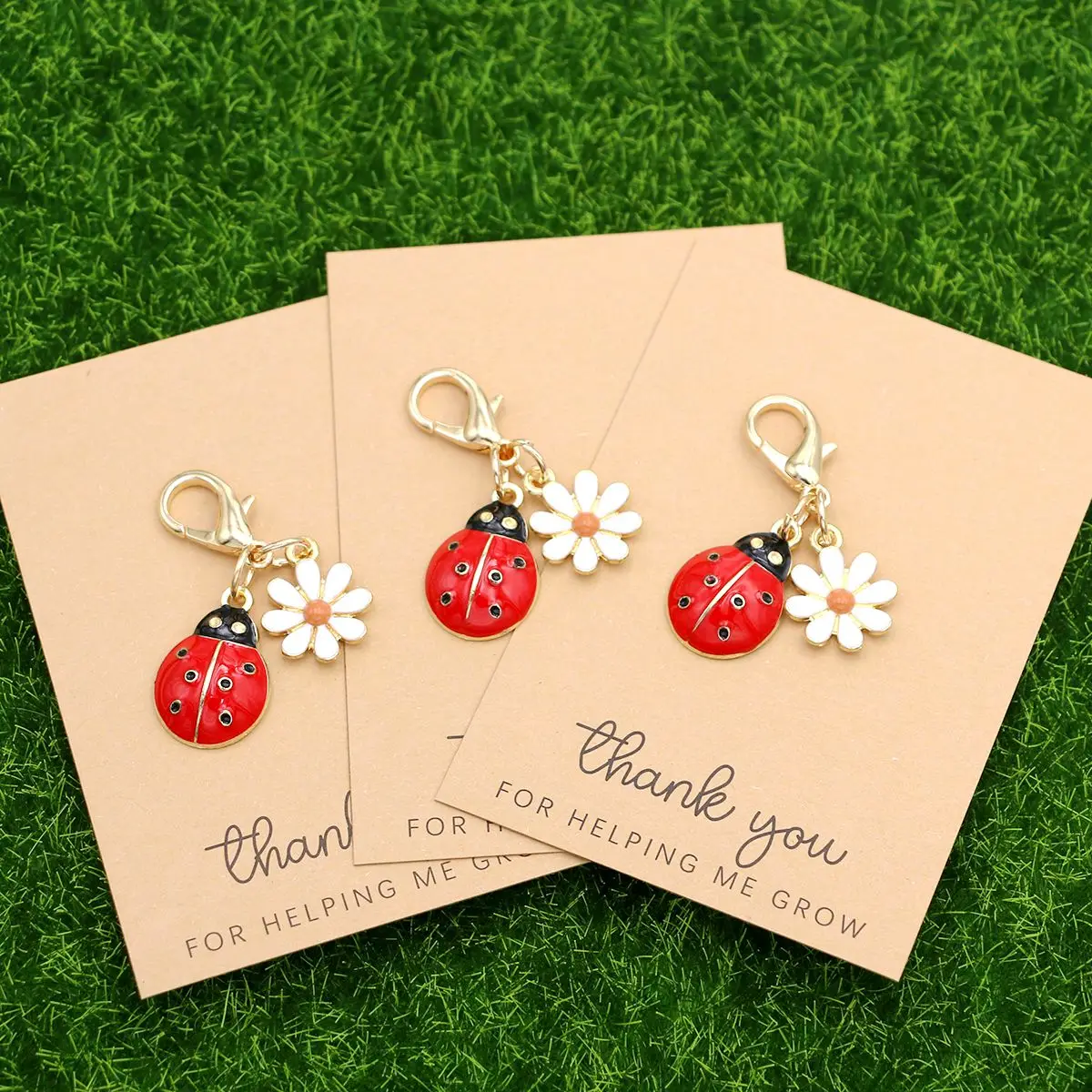 5 قطع الكرتون لطيف كبير الخنفساء ديزي مفتاح سلسلة لطيف سبيكة السفر البسيطة سحر مفتاح حلقة عيد ميلاد هدية مثالية