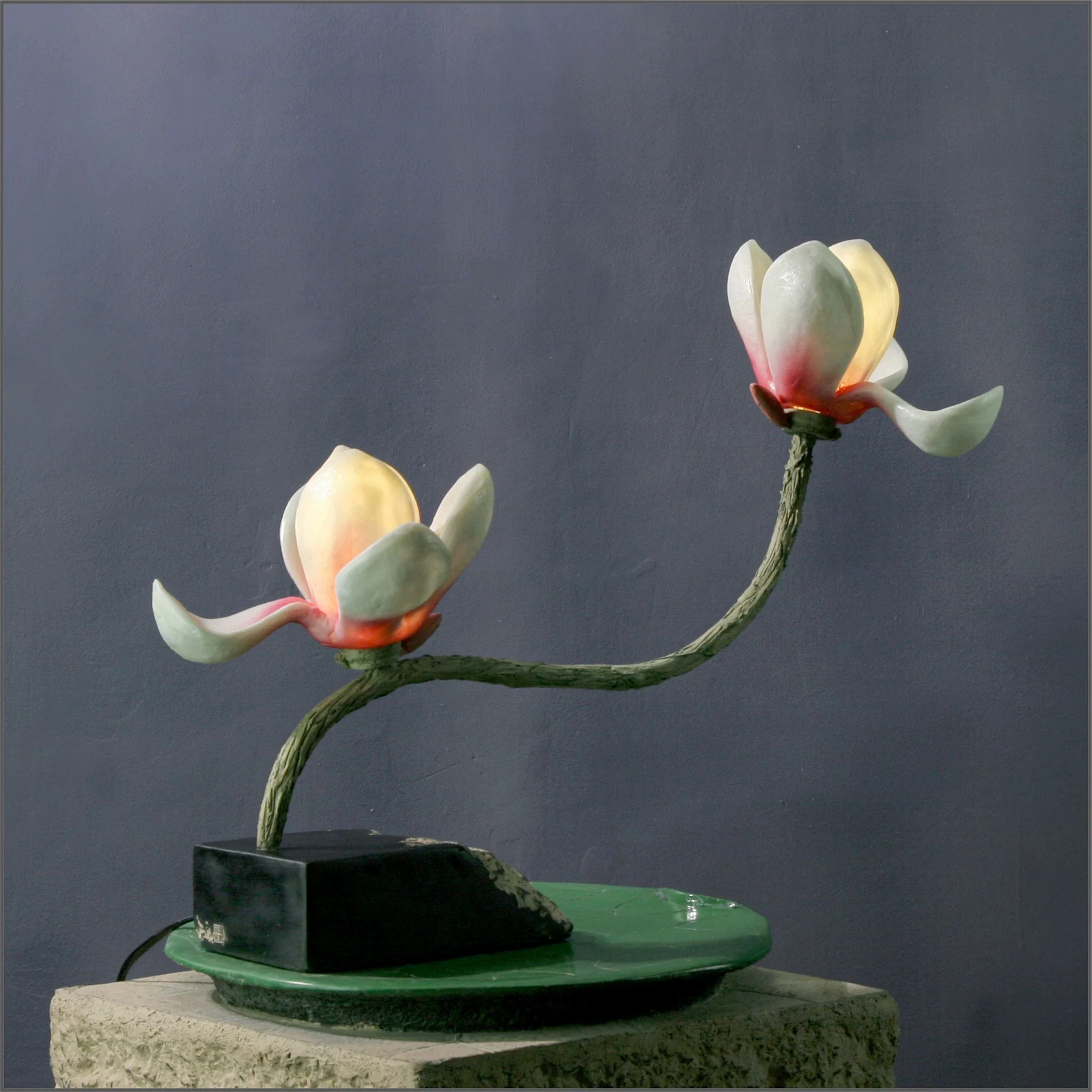 Creative new Chinese style magnolia flower decorative table lamp, living room, study, bedroom, bedside, small night light