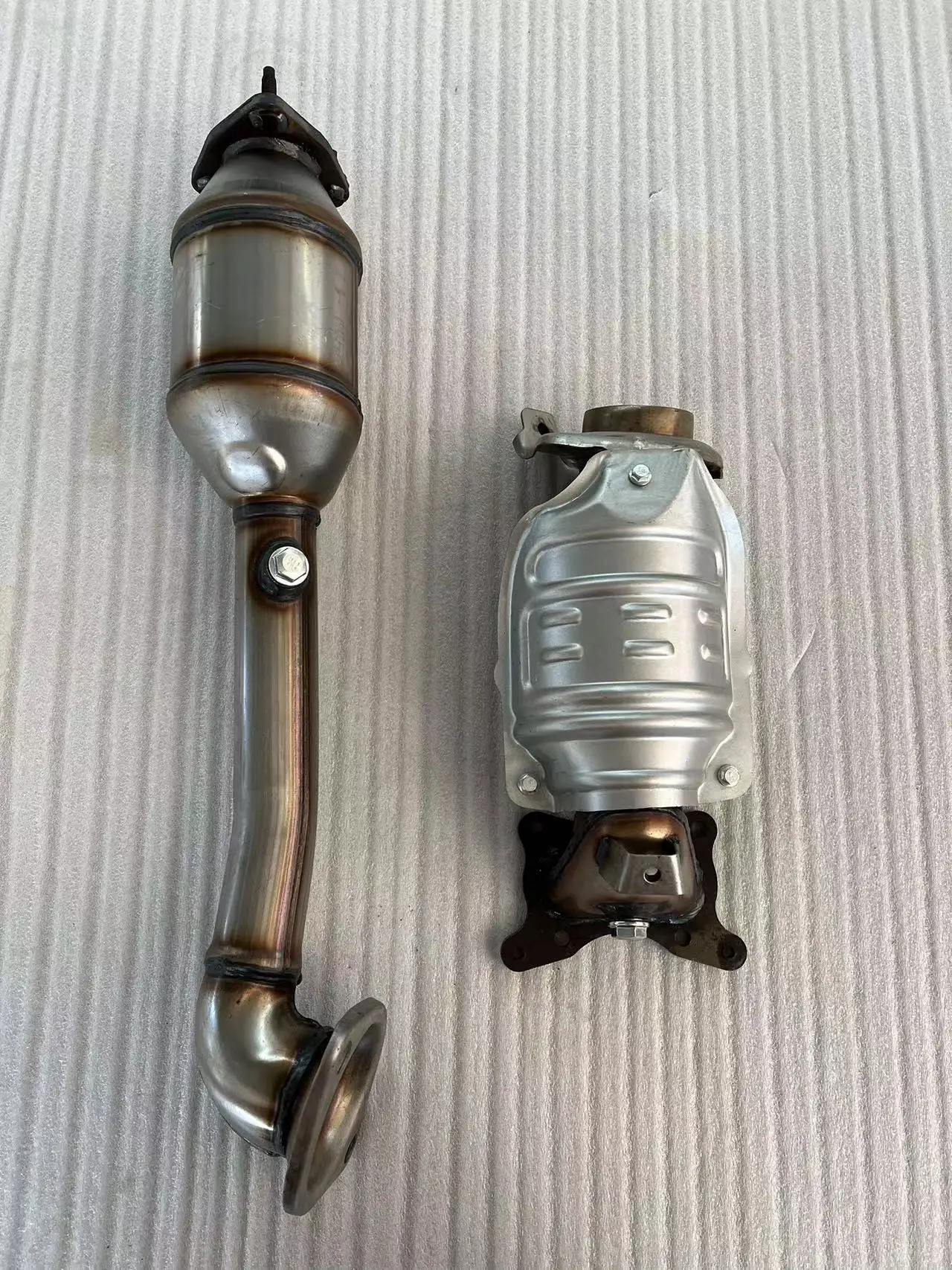 -For Euro 3/4/5 Front and Rear Catalytic Converters 2010-2011 H-onda Crv Crv 2.4l Ceramic Honeycomb Catalytic Converter^