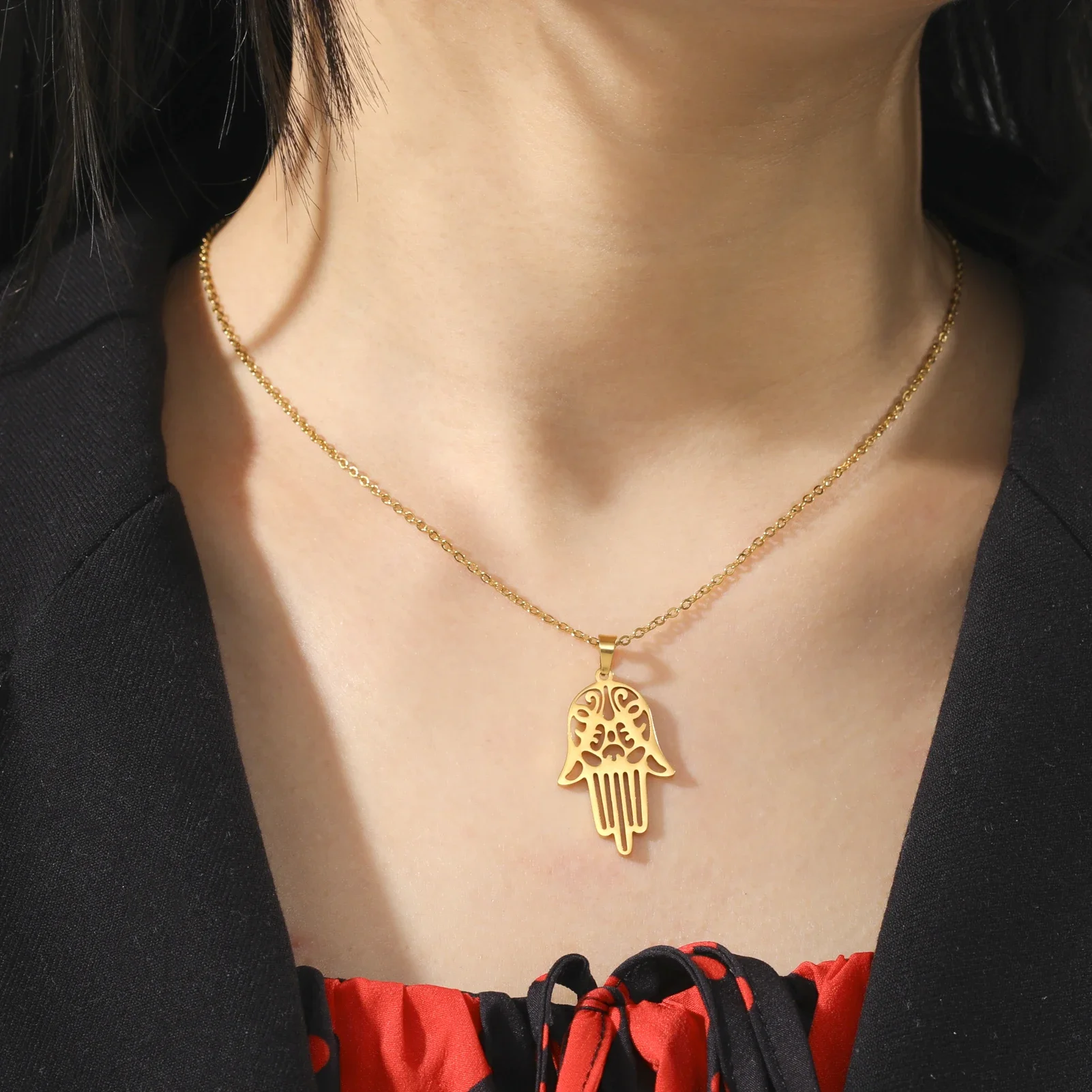 Skyrim Stainless Steel Hamsa Hand Necklace Women Amulet Hand of Fatima Clavicle Chain Necklaces Vintage Islamic Jewelry 2026 New