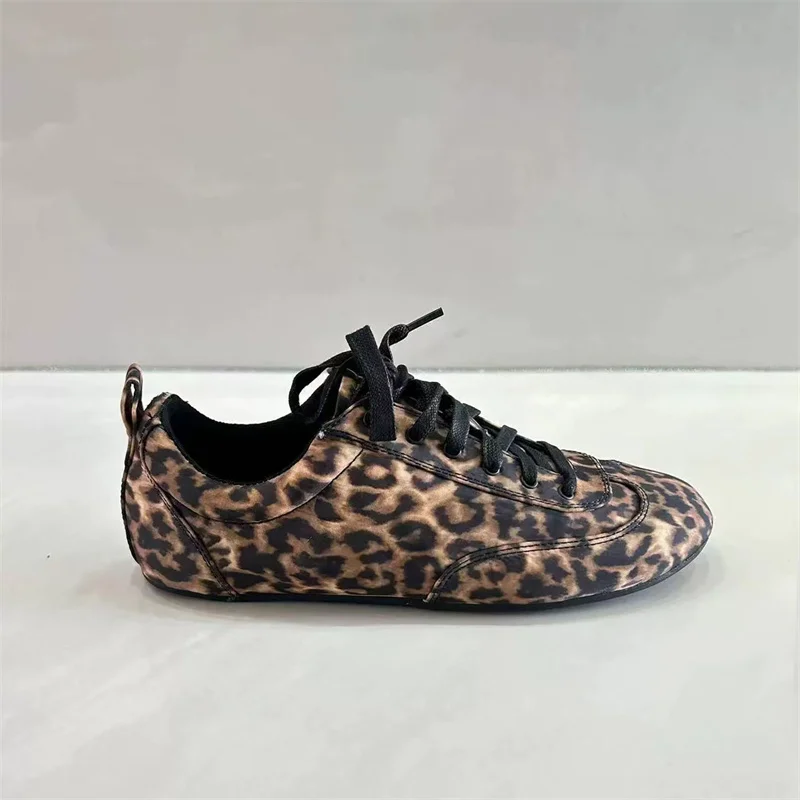 TRAF zapatos planos con estampado de leopardo para mujer, nuevos zapatos de ocio de primavera con cordones de cabeza redonda, zapatillas elegantes con estampado Animal de otoño para mujer ﻿